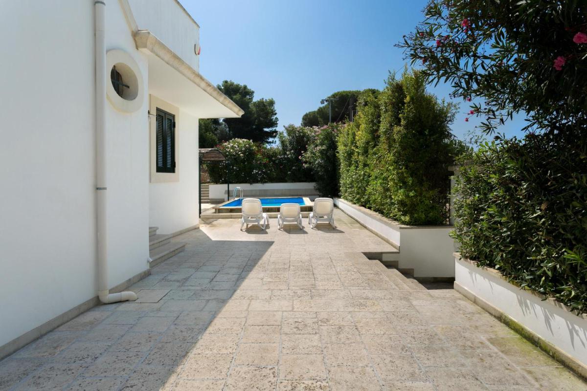 Country pool house view 5