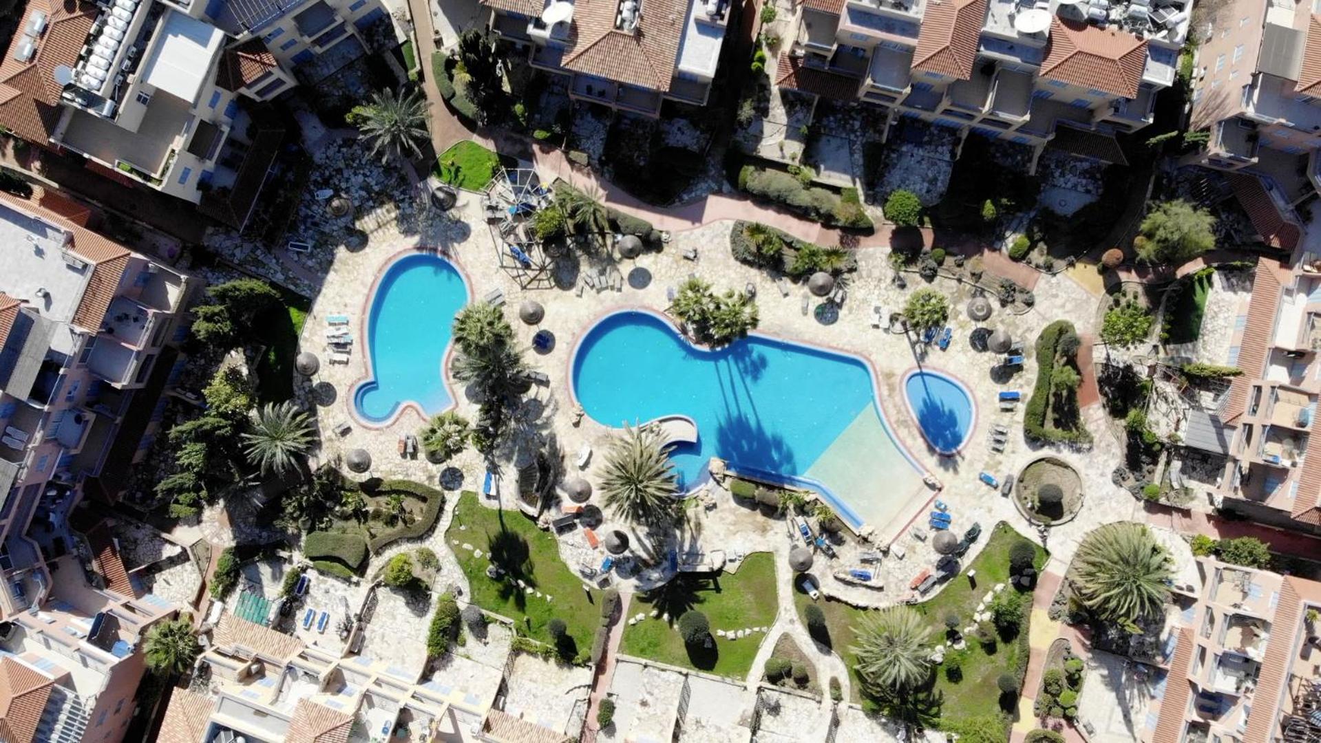 Limnaria Gardens B