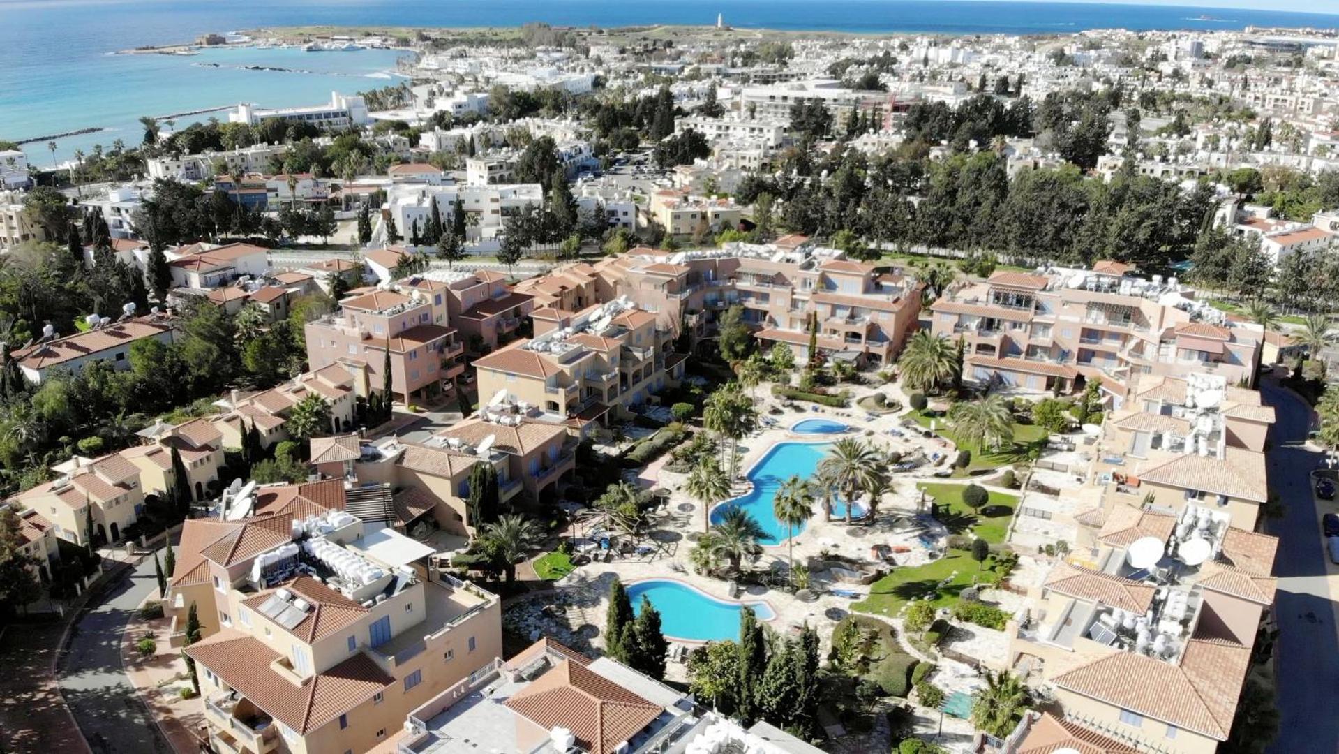 Limnaria Gardens B