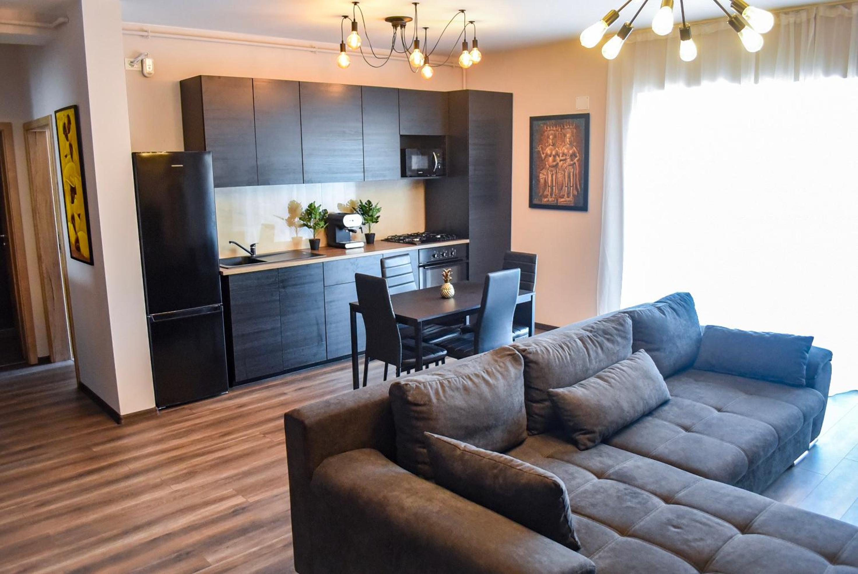 Wood Central Apartment view 4