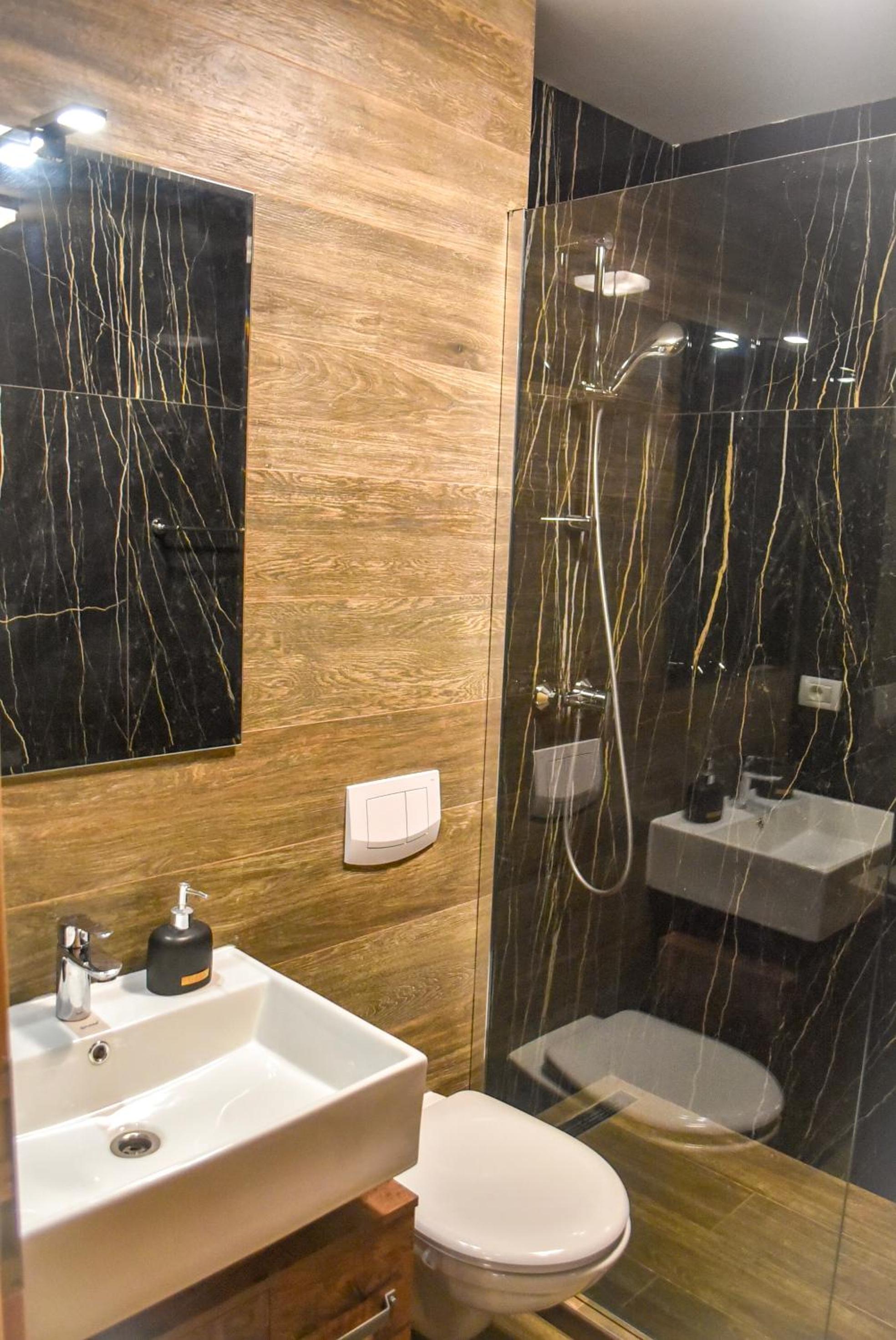 Wood Central Apartment view 2