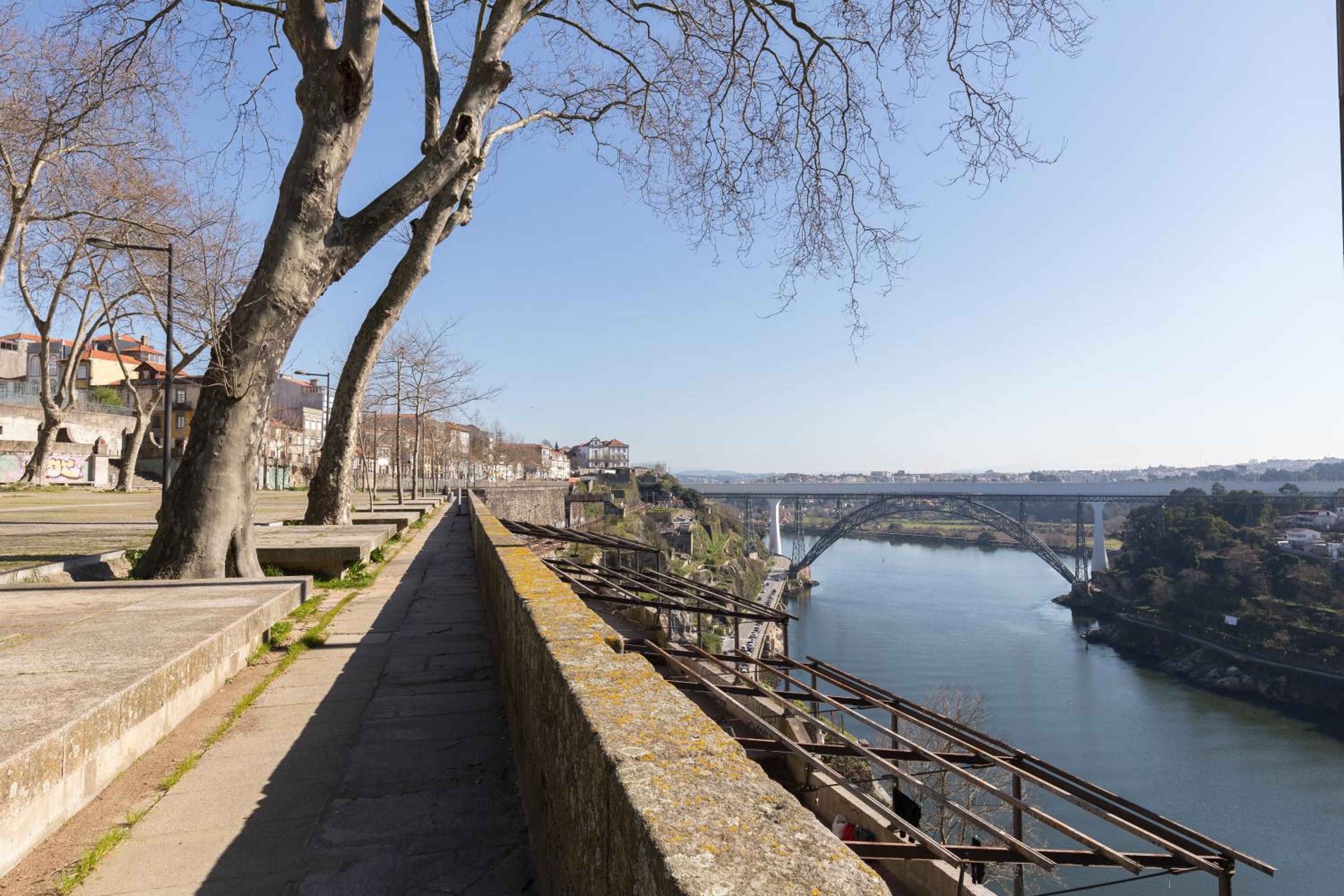 Host Wise - Charming Flat with Netflix - River View view 3