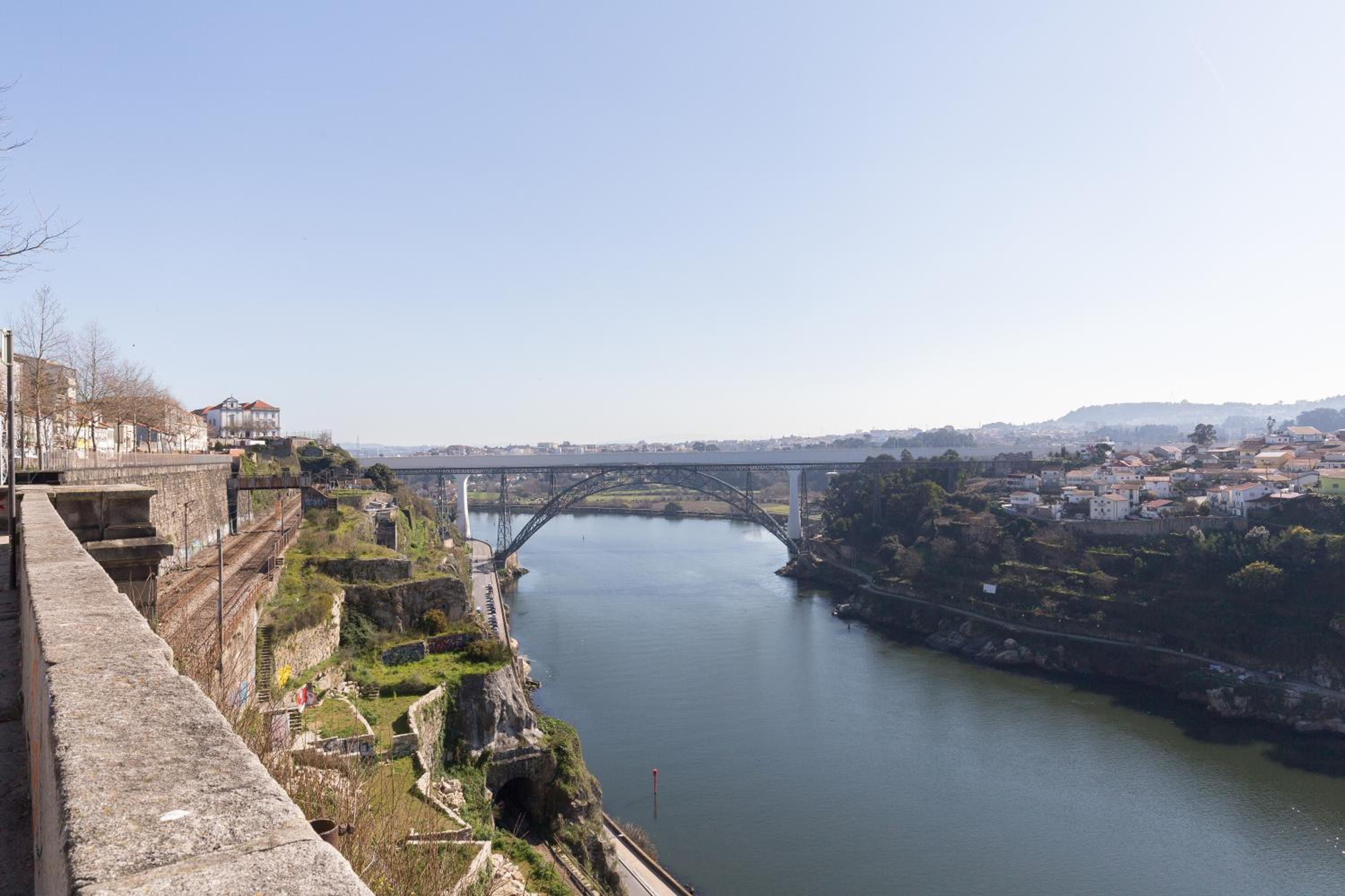 Host Wise - Charming Flat with Netflix - River View view 4