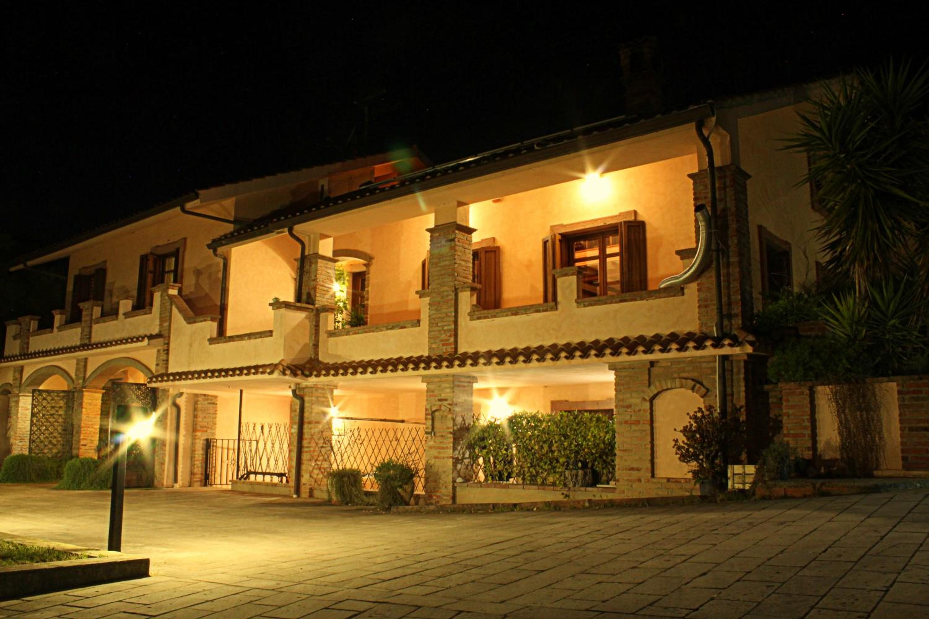 Photo 33