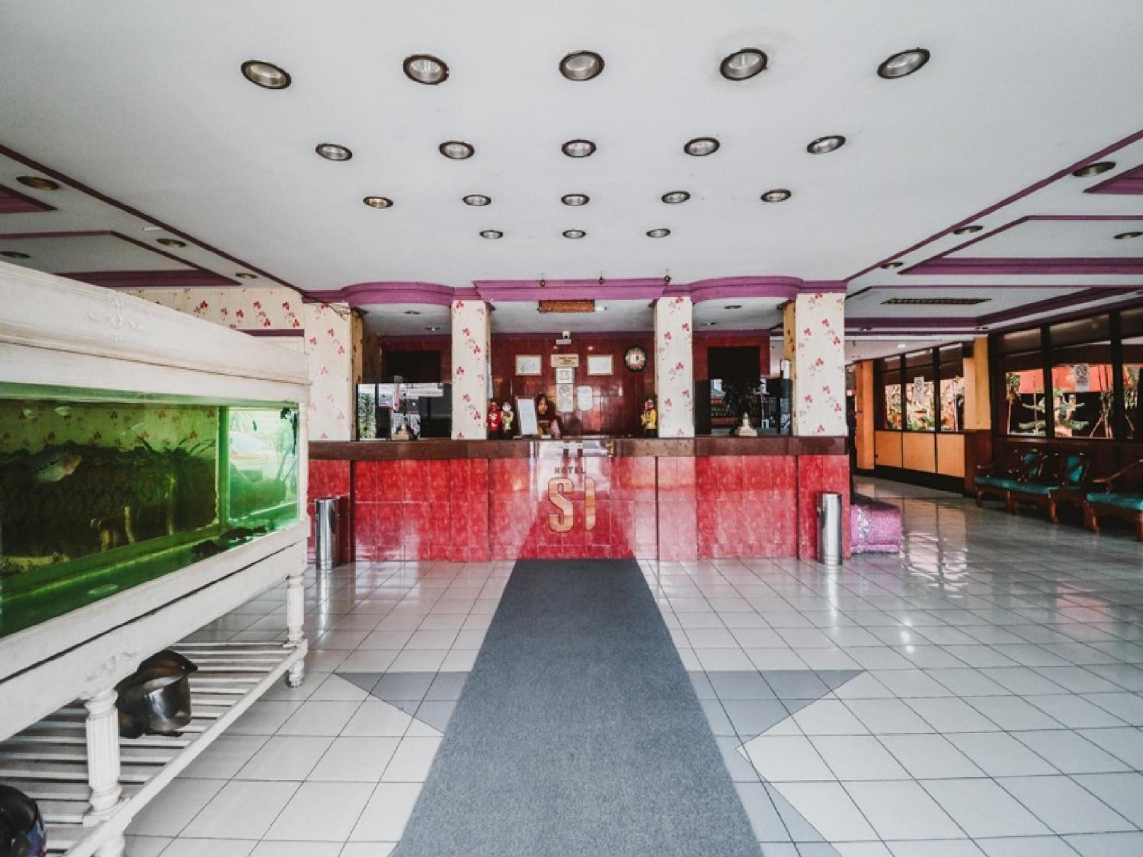 RedDoorz Plus near RSCM Jakarta view 2