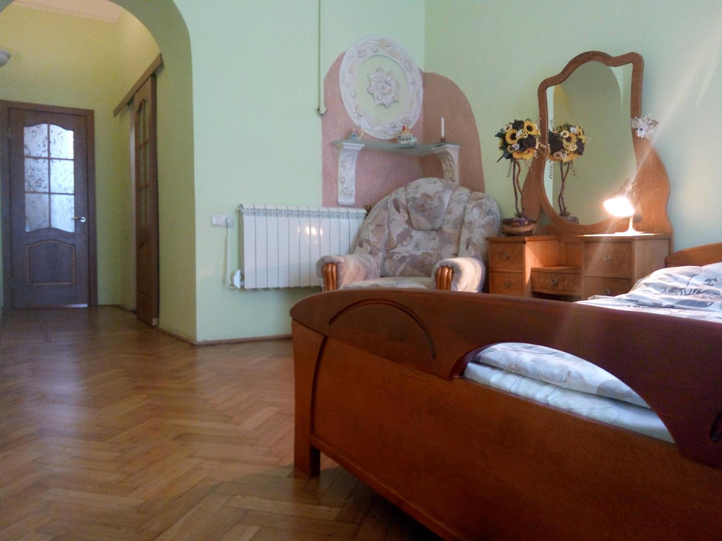 Flat on Sheptytskykh view 3