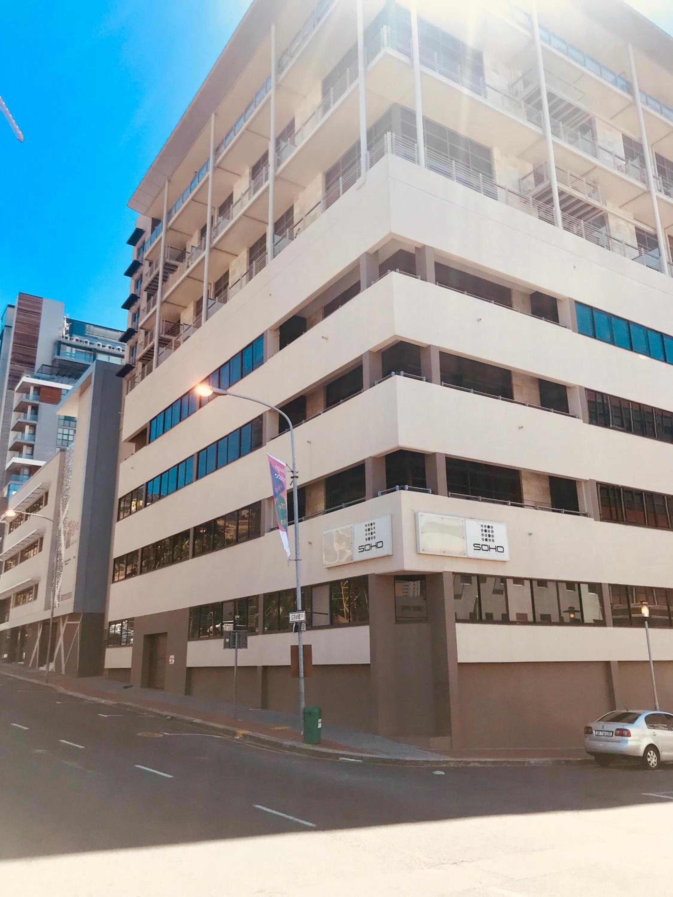 Stylish De Waterkant Loft with Pool, Parking and Table Mtn Views view 3