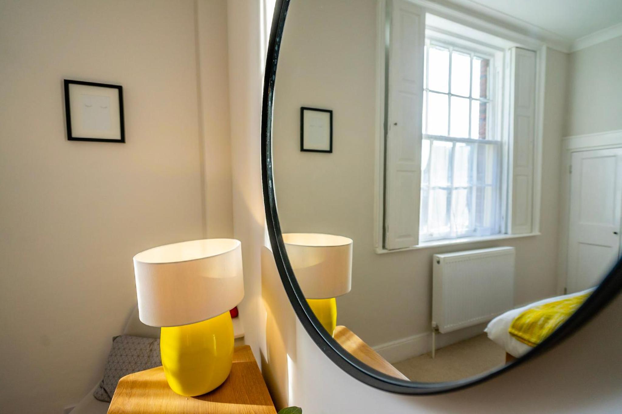 Heart of the City Luxury Apartment view 4
