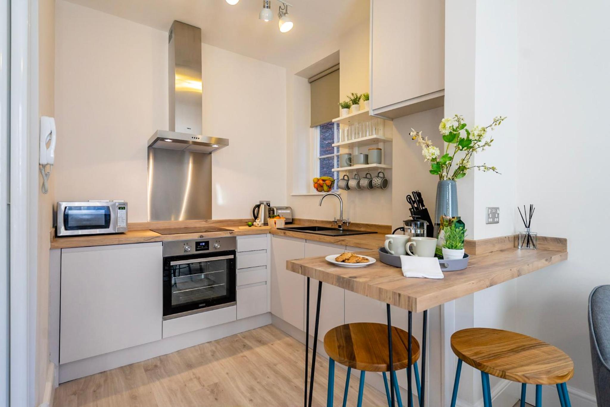 Heart of the City Luxury Apartment view 5