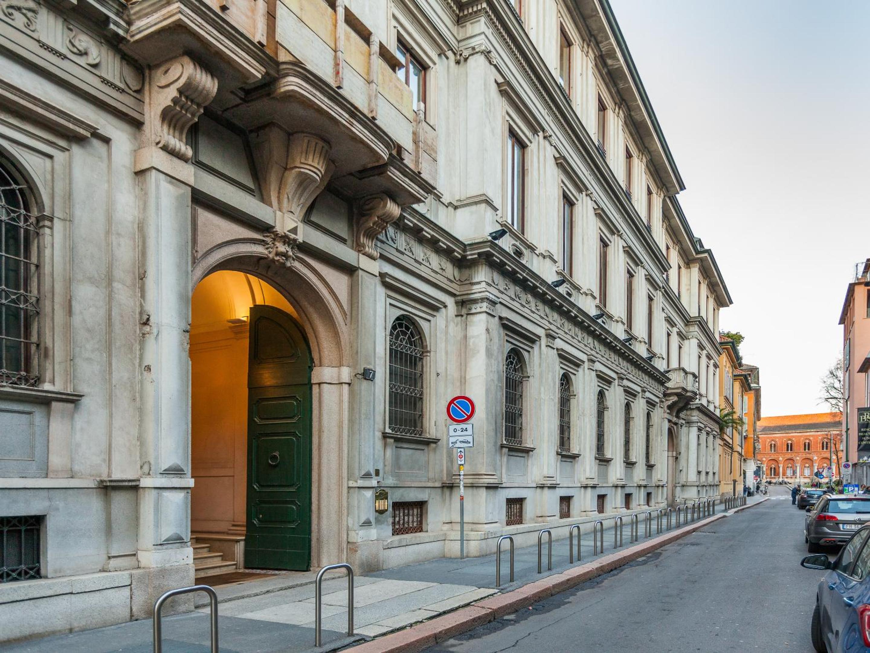 easyhomes-Duomo Suites & Apartments