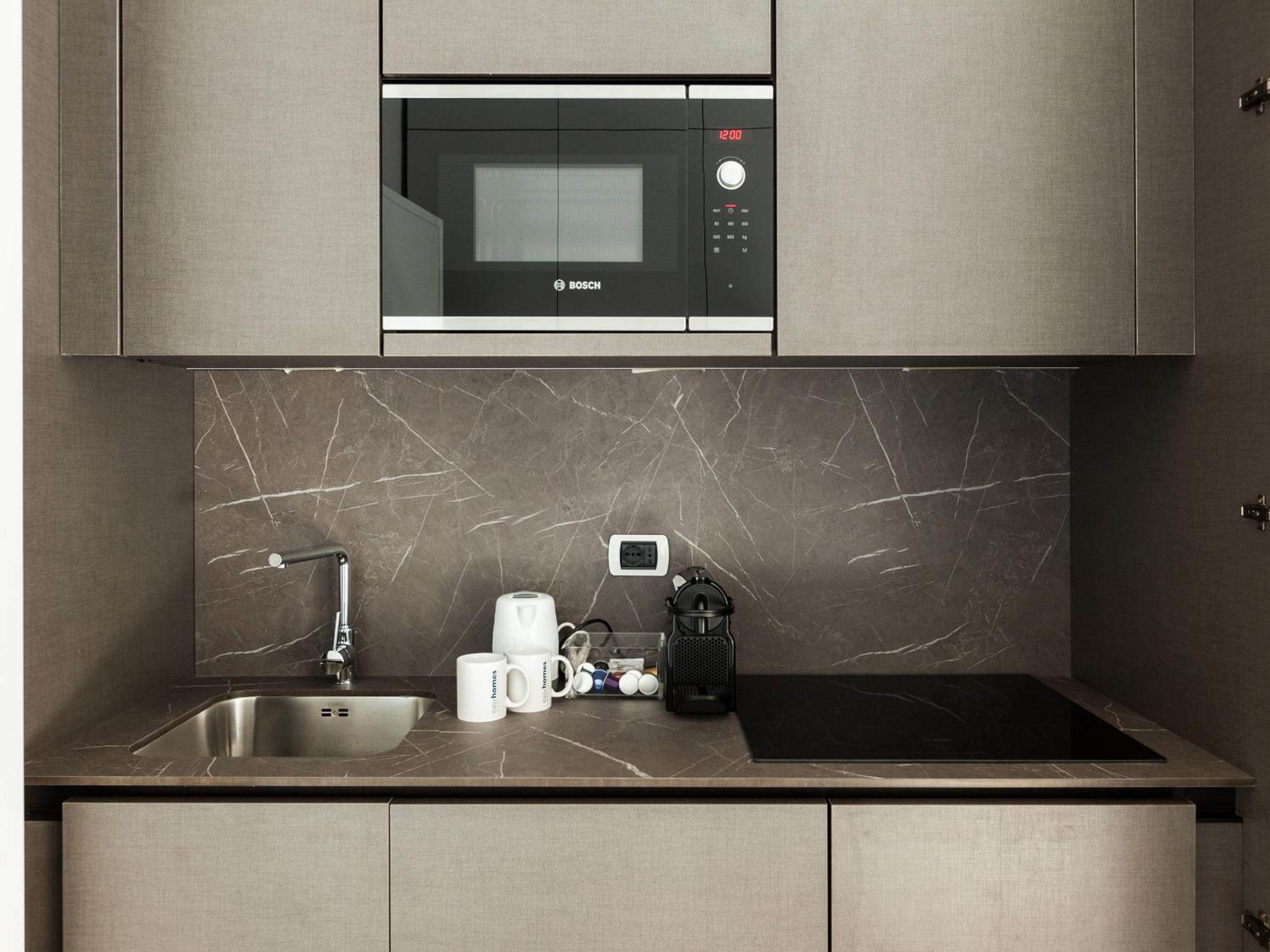 easyhomes-Duomo Suites & Apartments