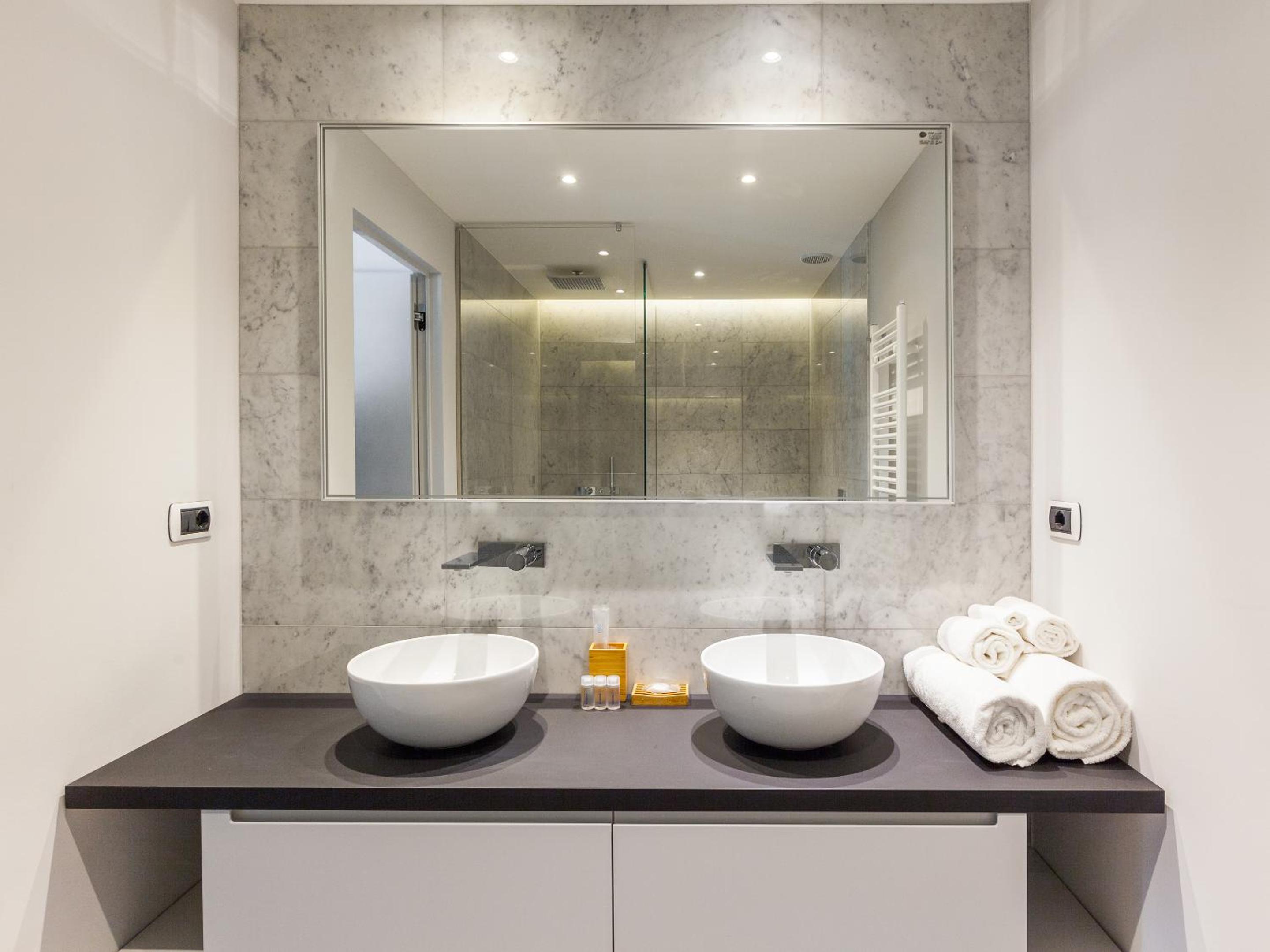 easyhomes-Duomo Suites & Apartments