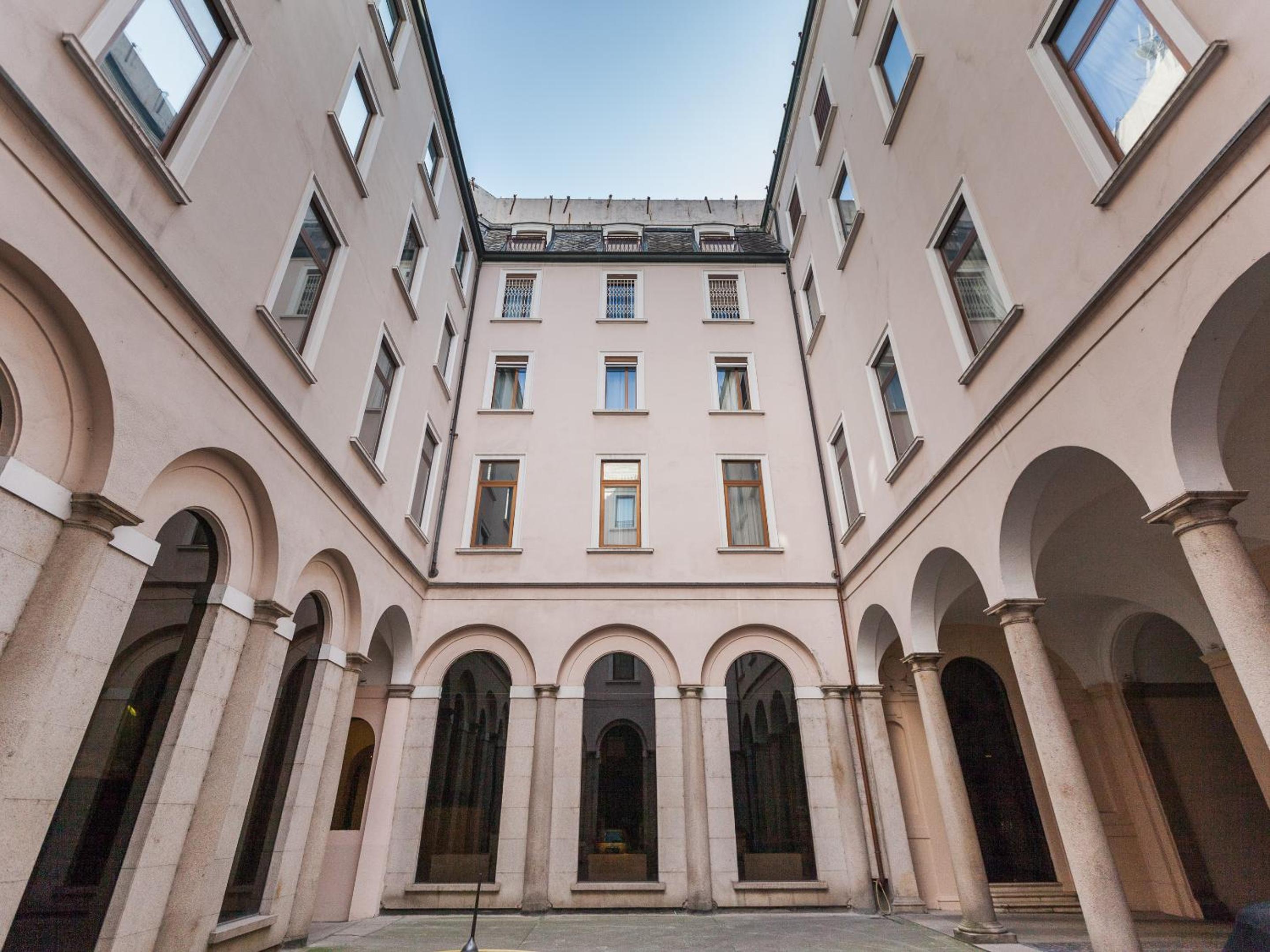 easyhomes-Duomo Suites & Apartments