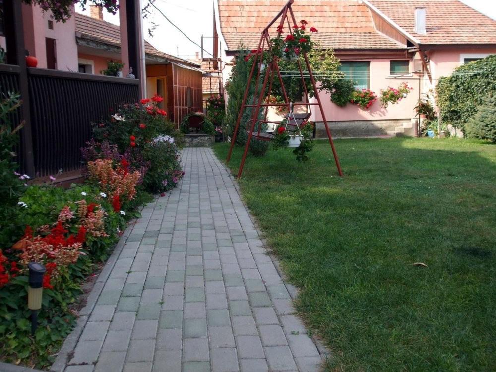 Photo 33