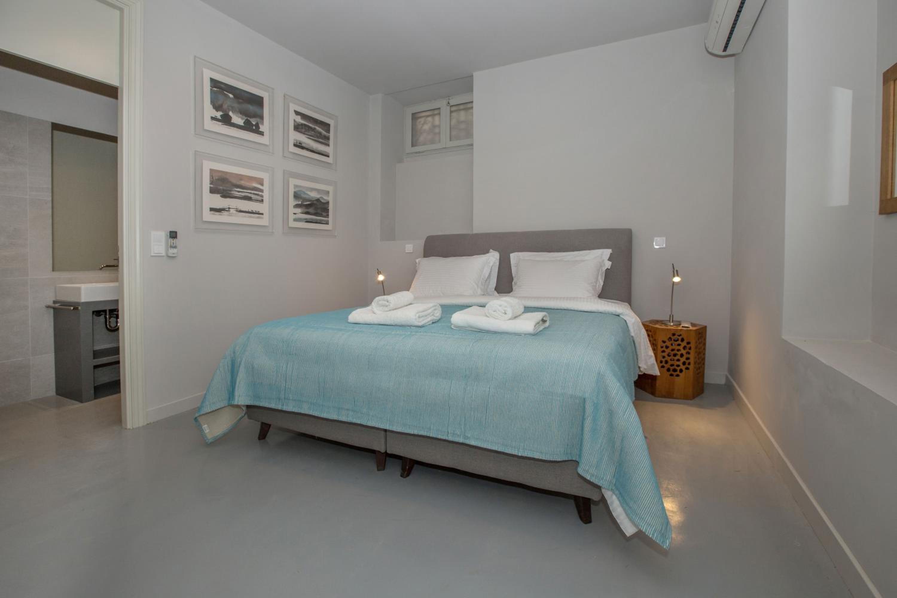 Magnificent neoclassical apt in Syntagma-Plaka