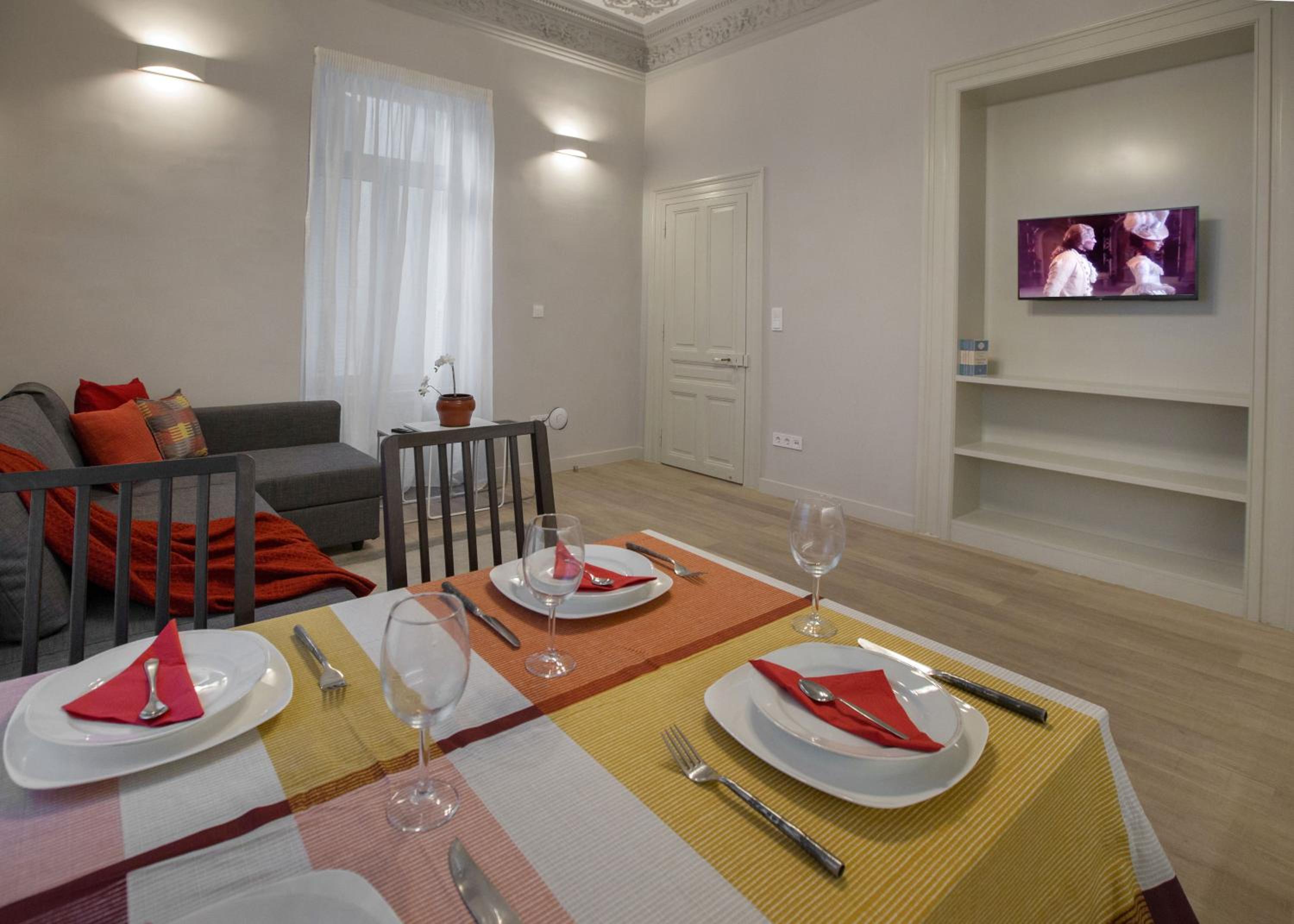 Magnificent neoclassical apt in Syntagma-Plaka