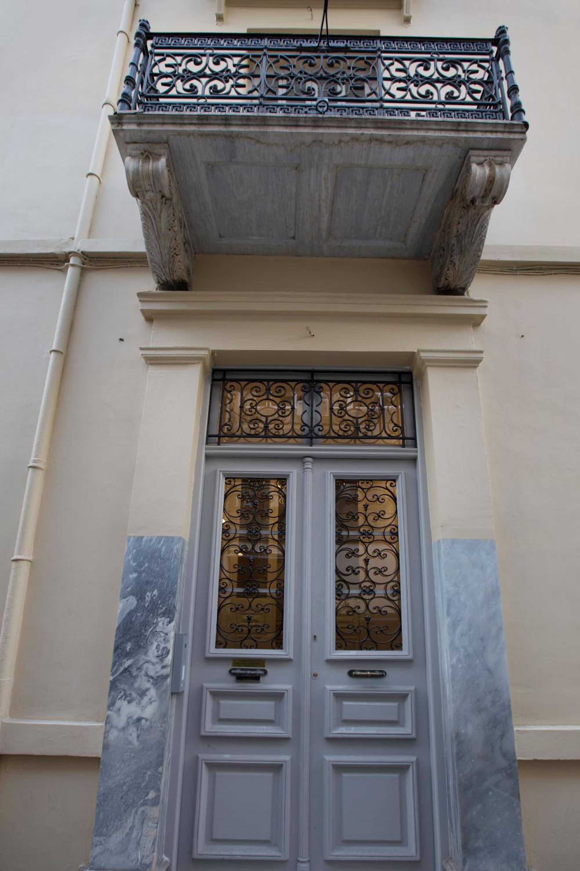 Magnificent neoclassical apt in Syntagma-Plaka