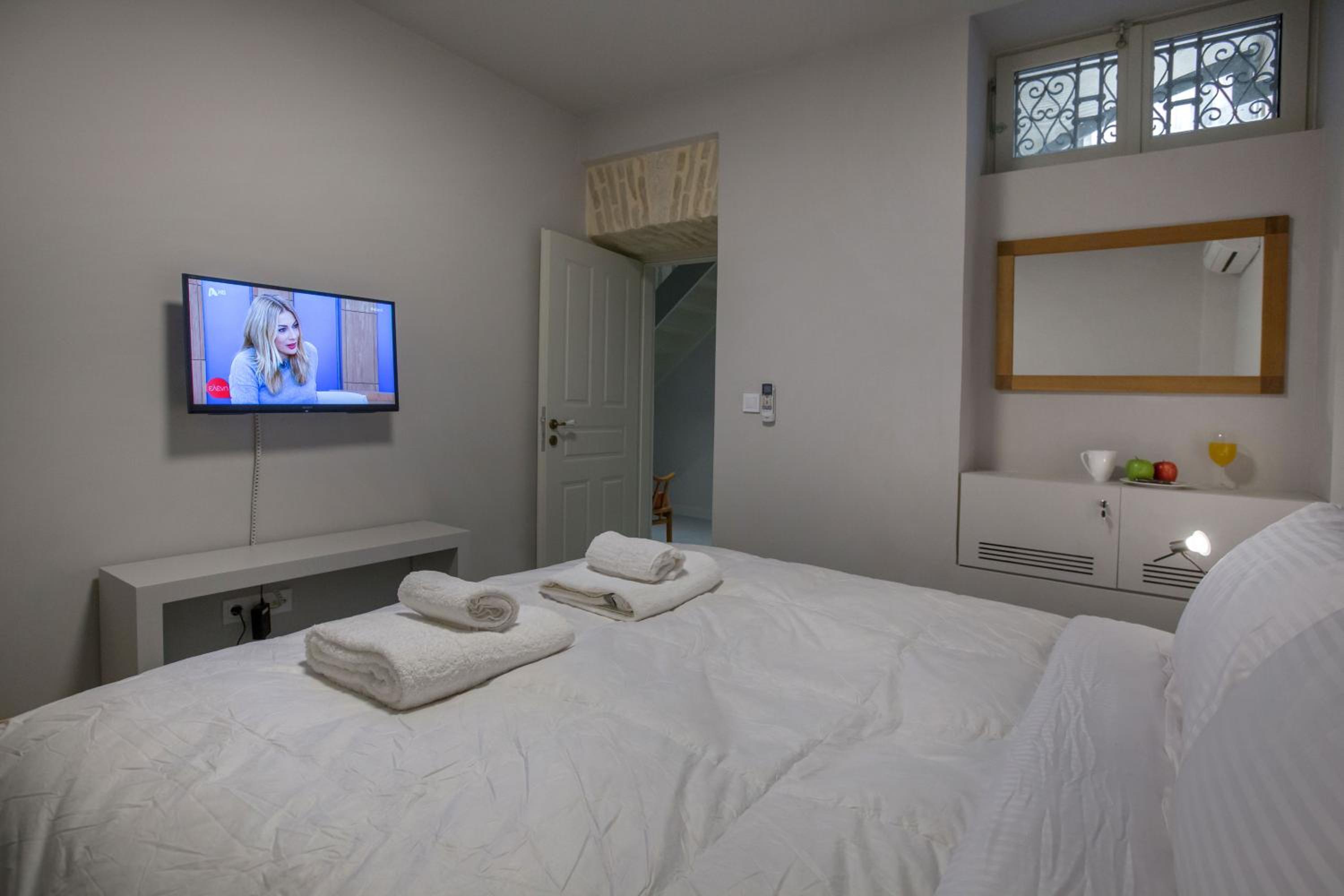 Magnificent neoclassical apt in Syntagma-Plaka