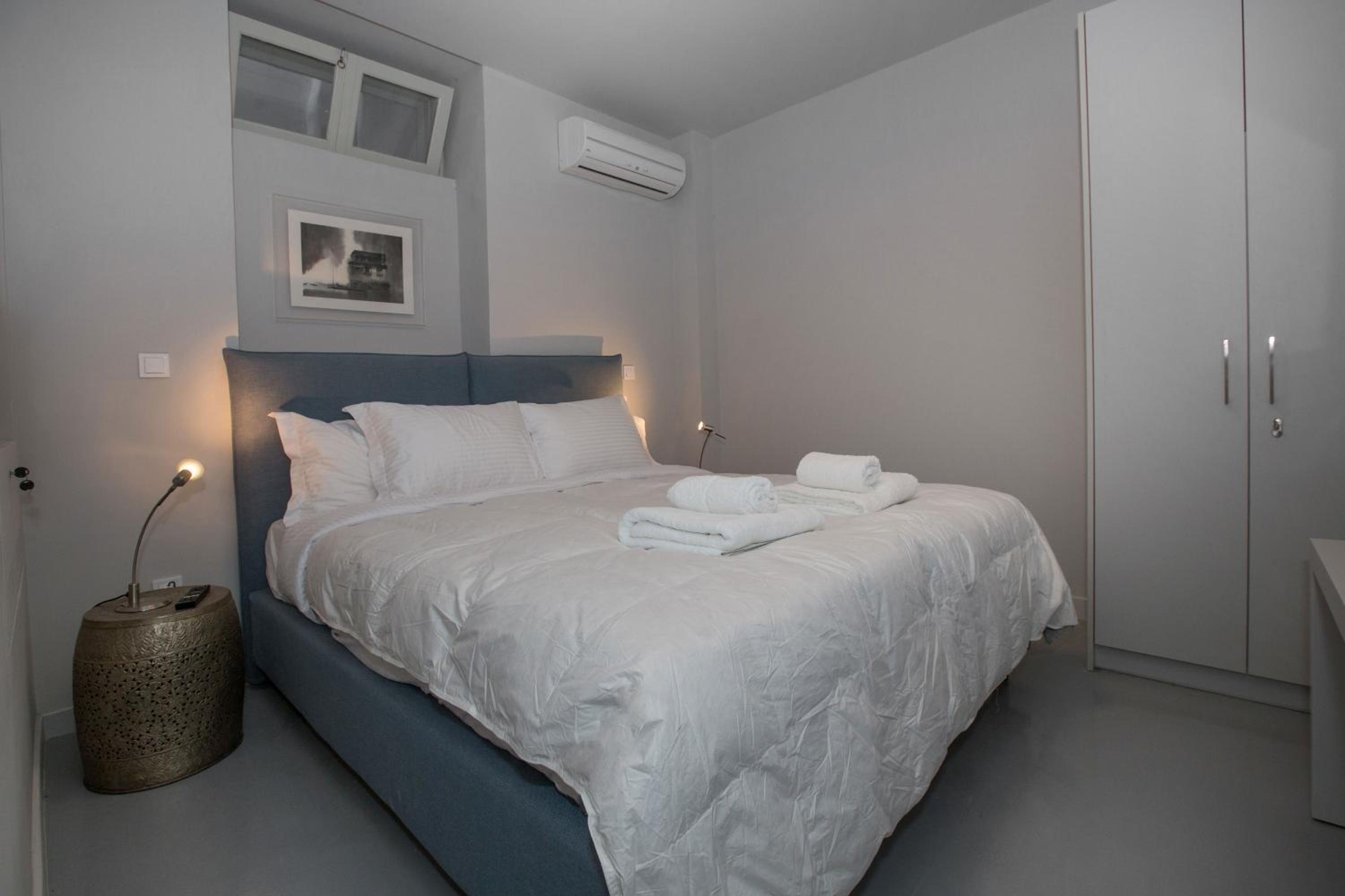 Magnificent neoclassical apt in Syntagma-Plaka