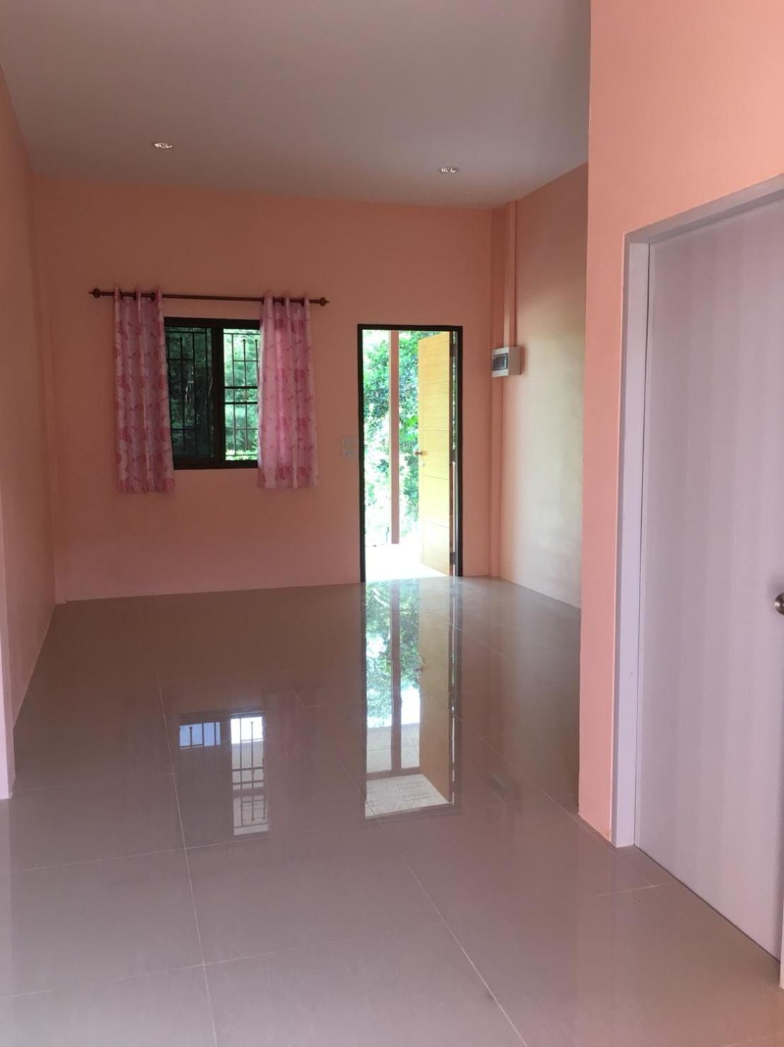 Pornsomkit room