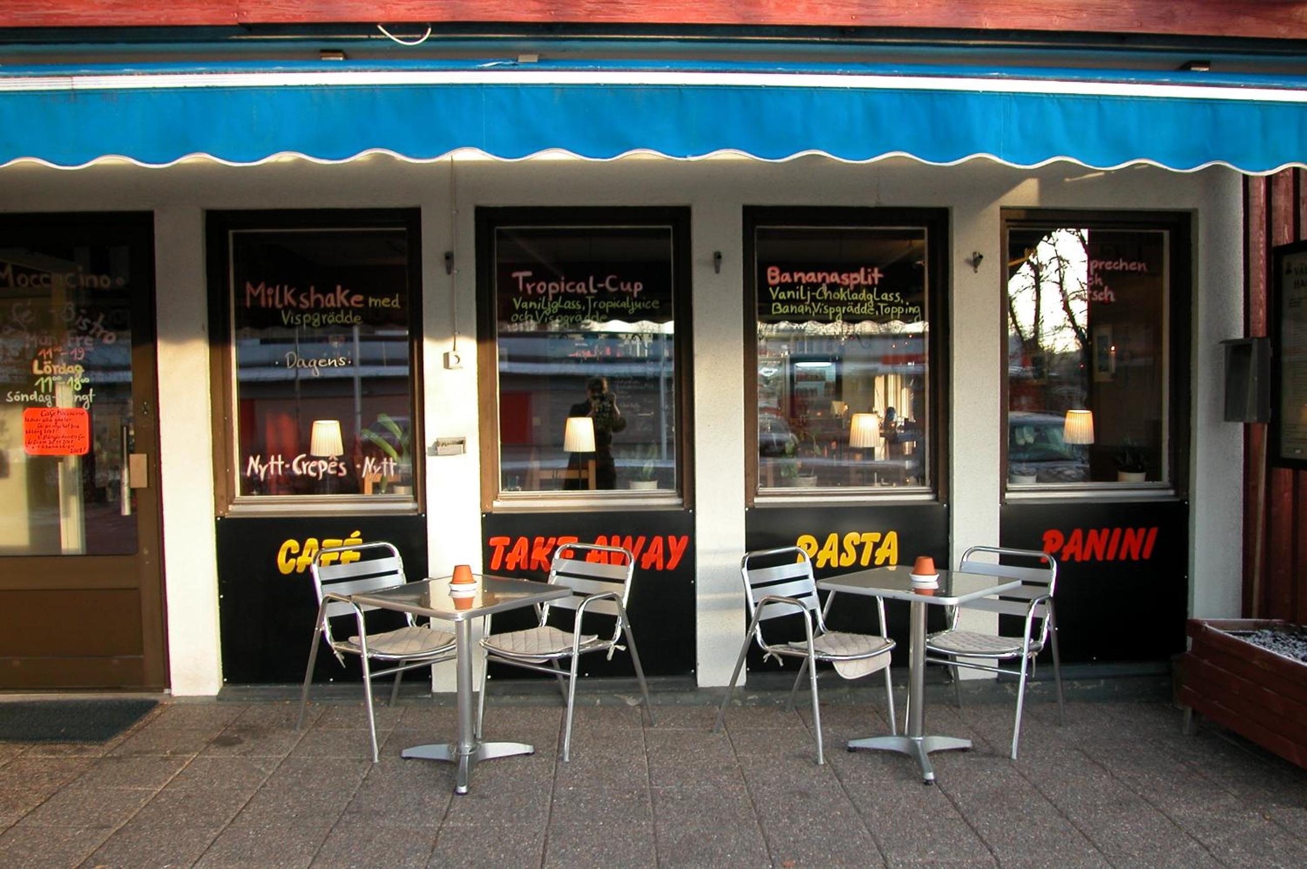 Cafè Bistro Moccacino view 2