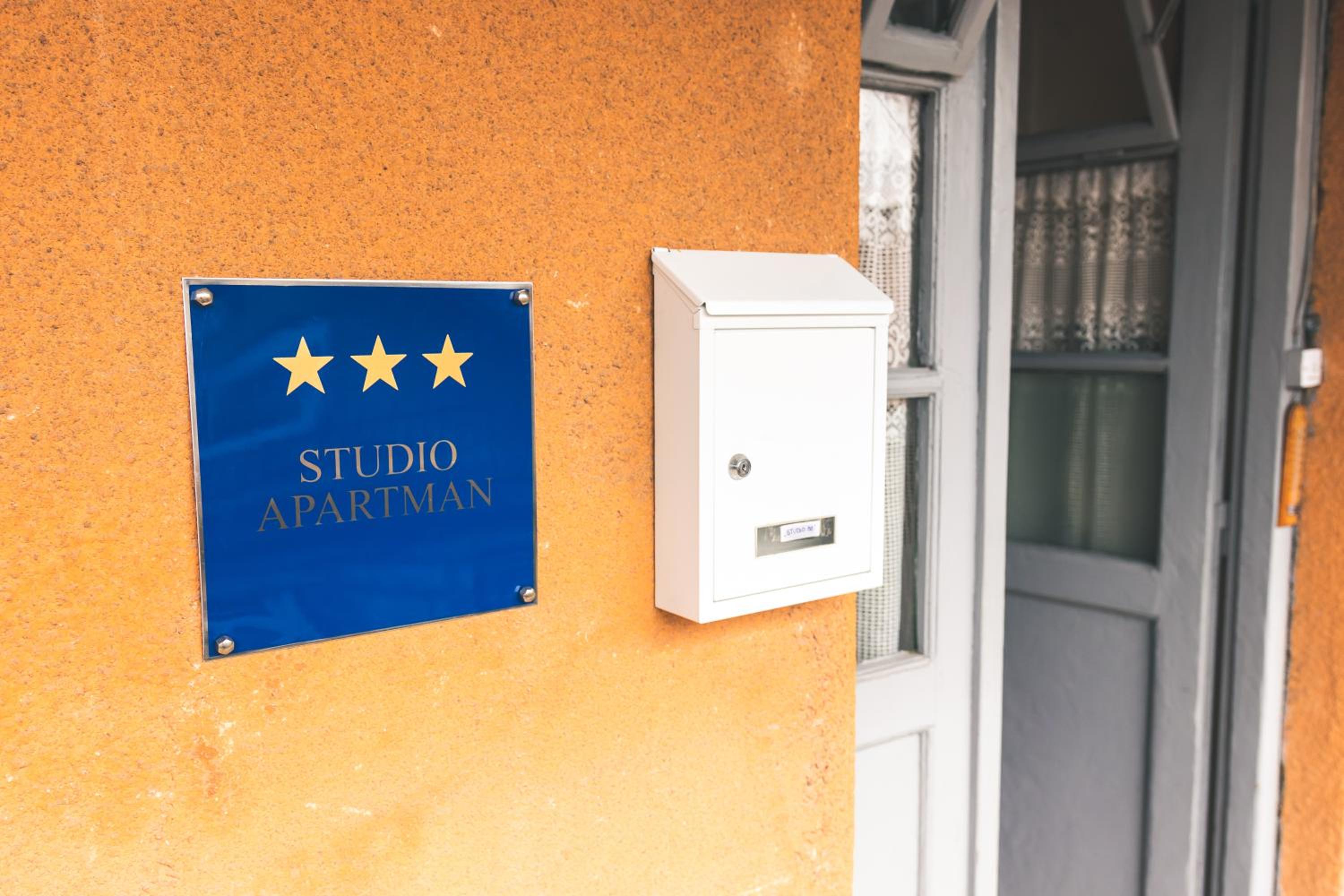 Newly adapted Studio 88 with free parking