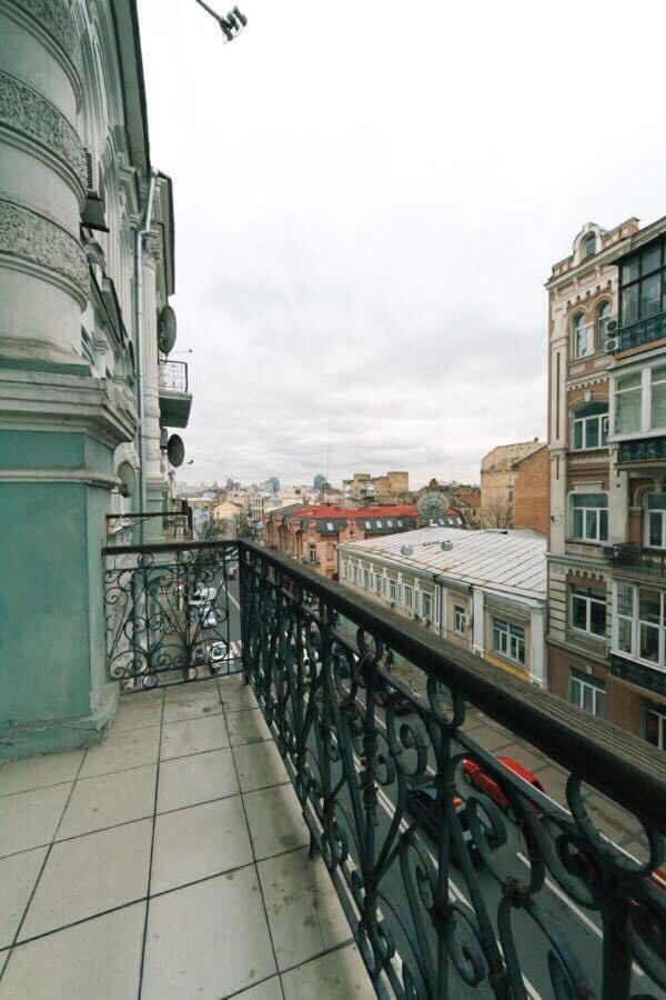 Great one bed on Mykhaylovskaya str view 2
