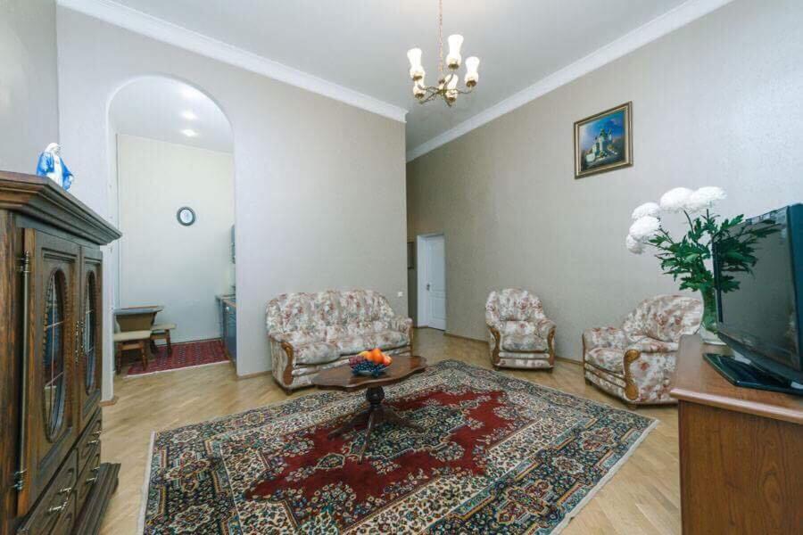 Great one bed on Mykhaylovskaya str view 4
