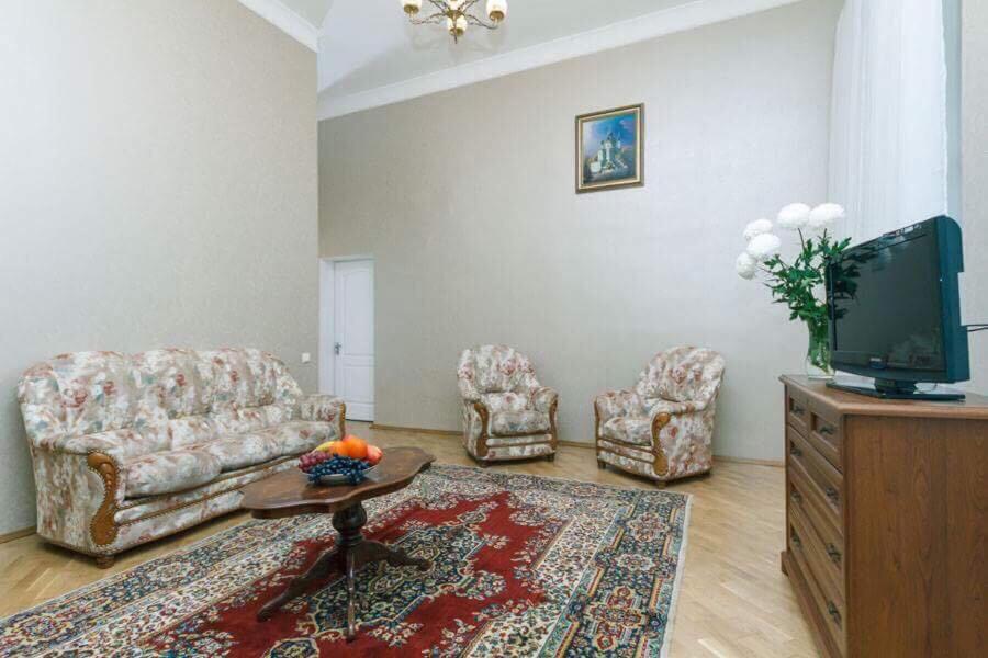 Great one bed on Mykhaylovskaya str view 5