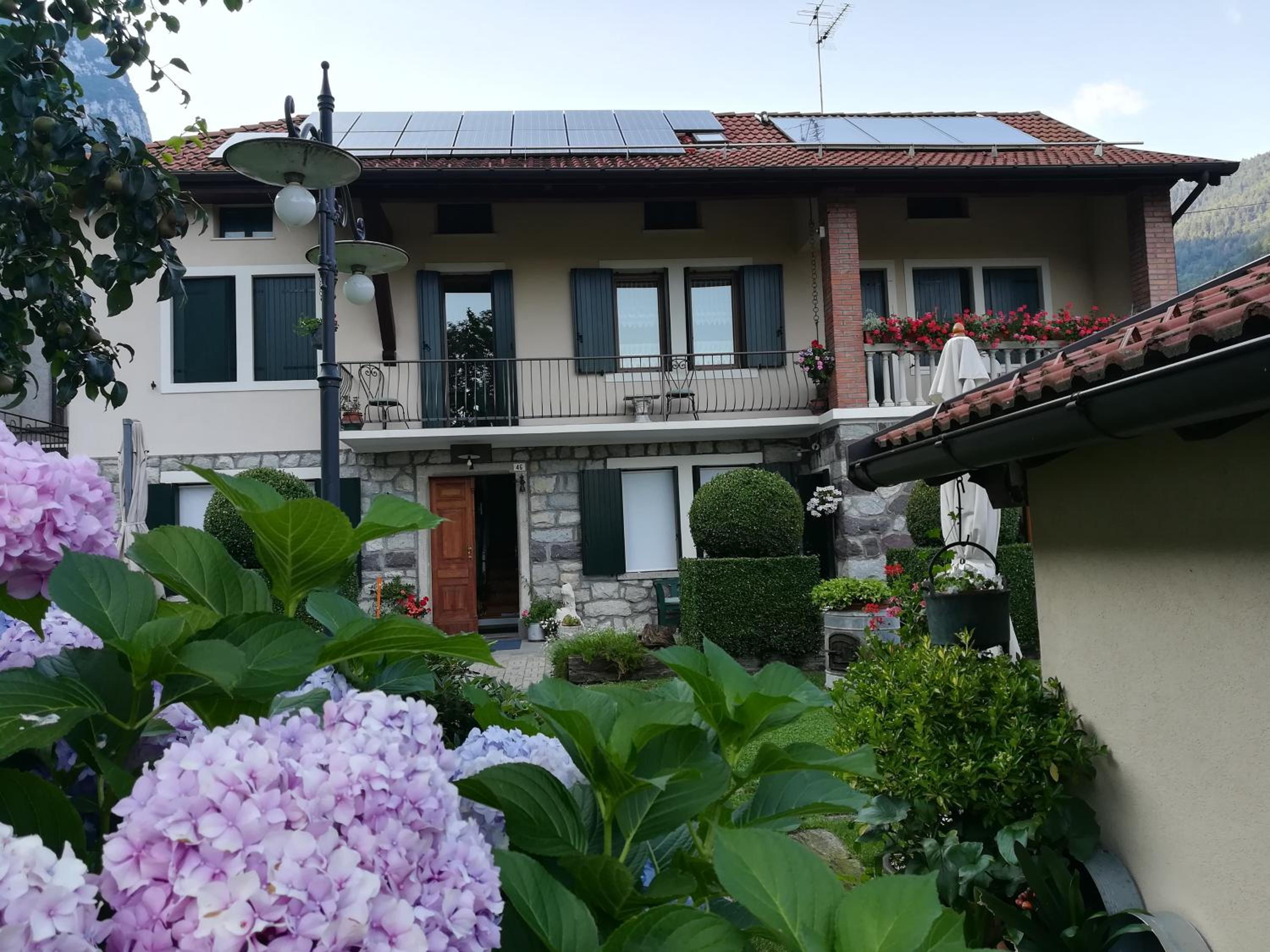 B&B OLTRA view 4