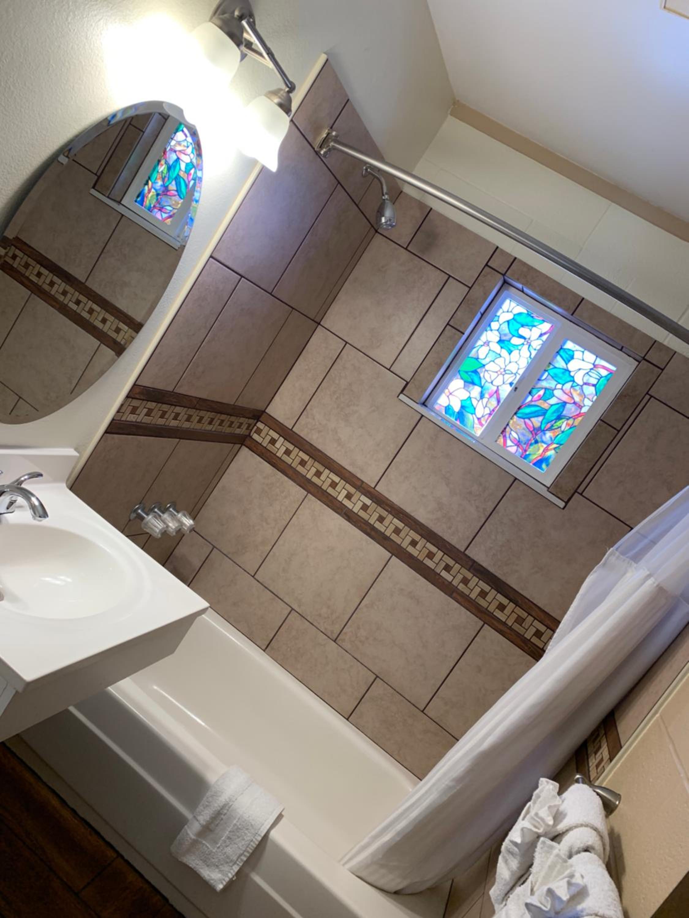 Klamath Falls Vacations - Townhouse Inn  Suites - Property Image 2