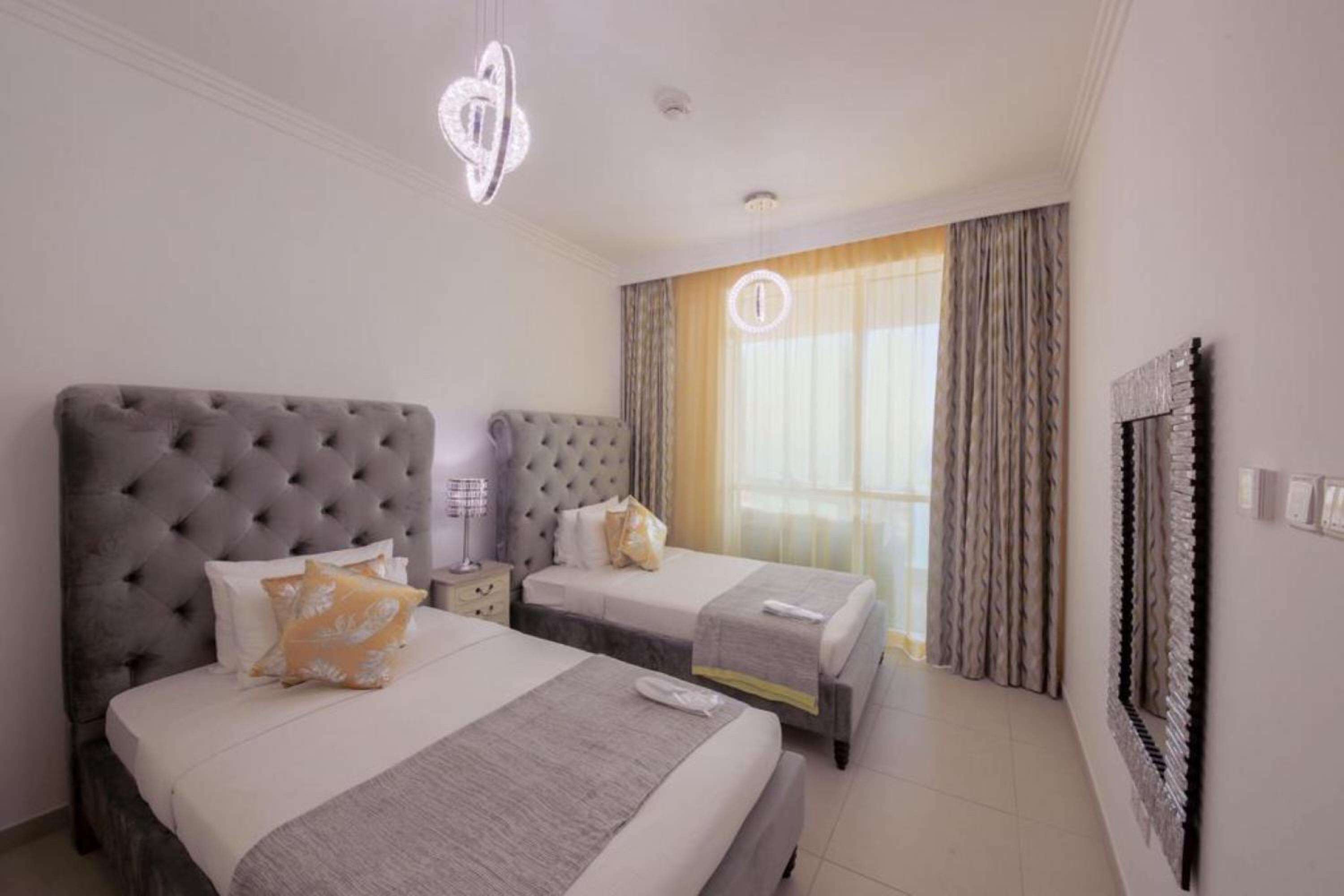 Stunning 5* 4BR-Oceanfront-Apartment