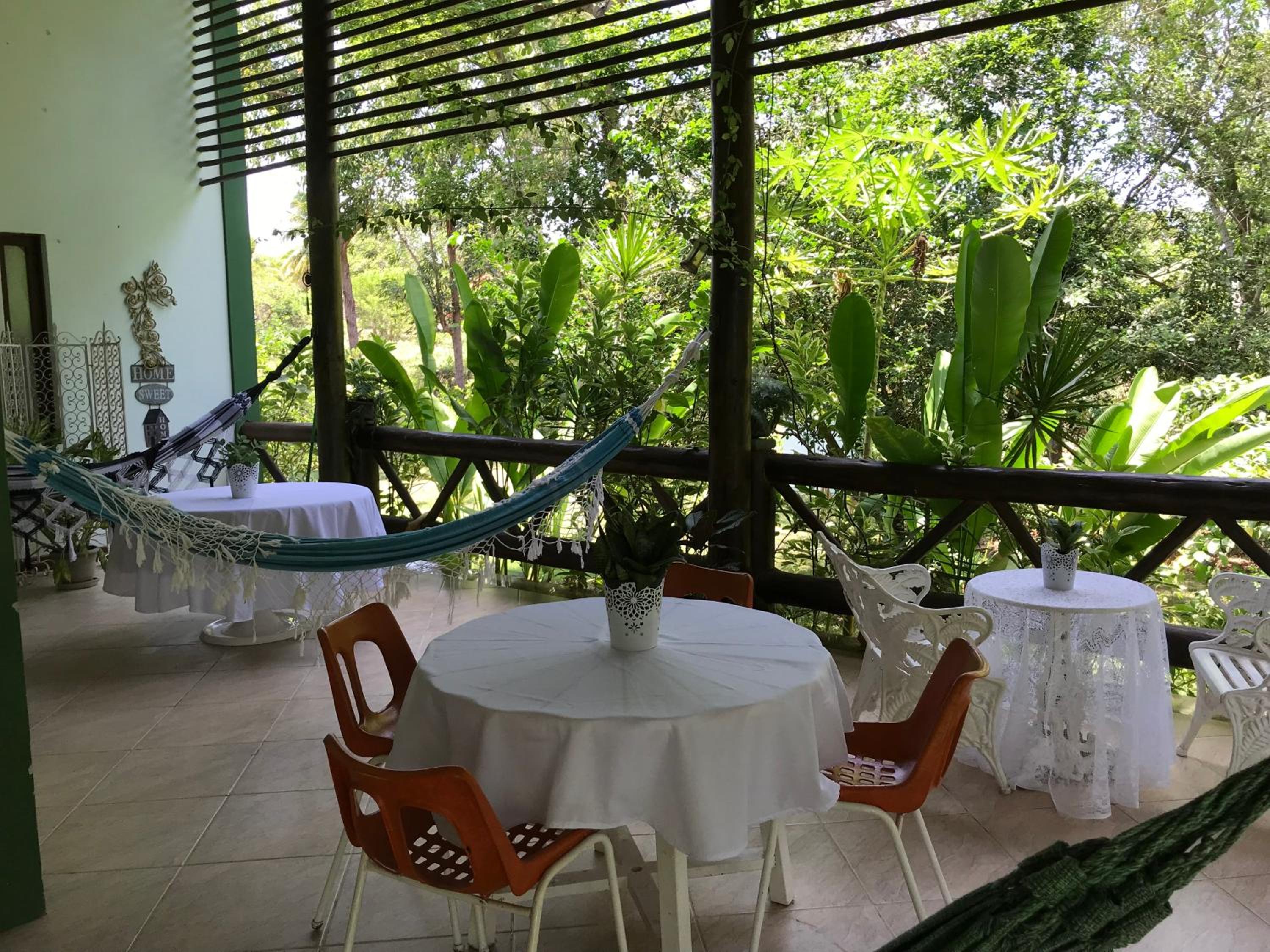 Quarto para 2, perto da praia Guarajuba, 9 ninutos