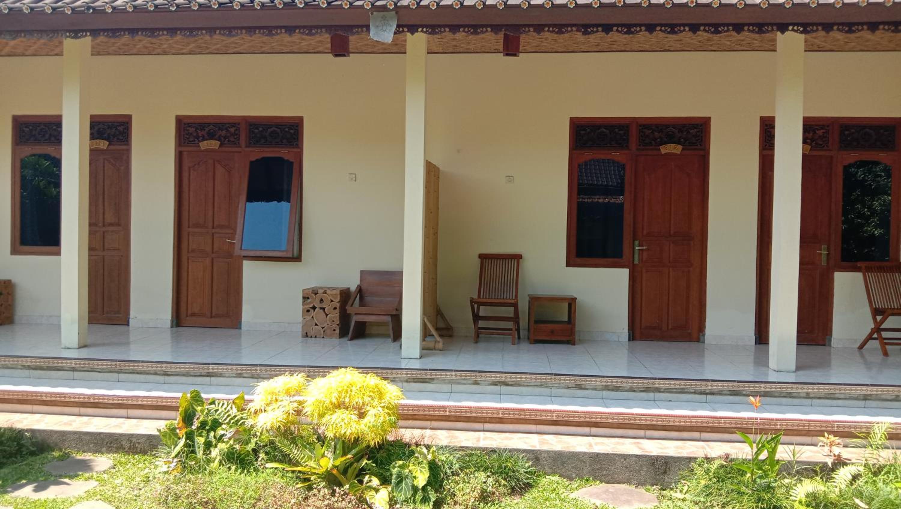 Astawa House