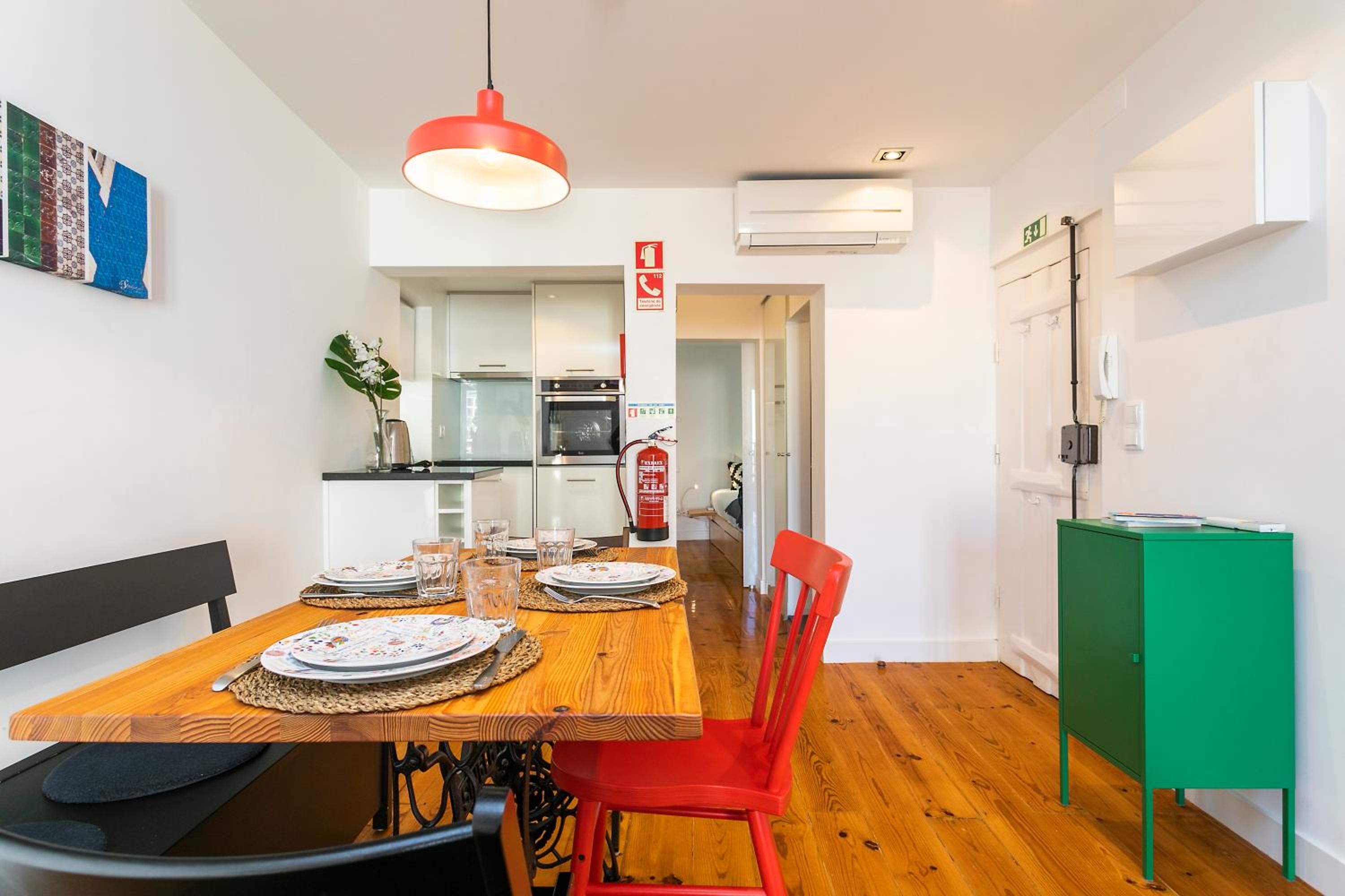 Cosy Alfama Hideout - with rooftop terrace view 5