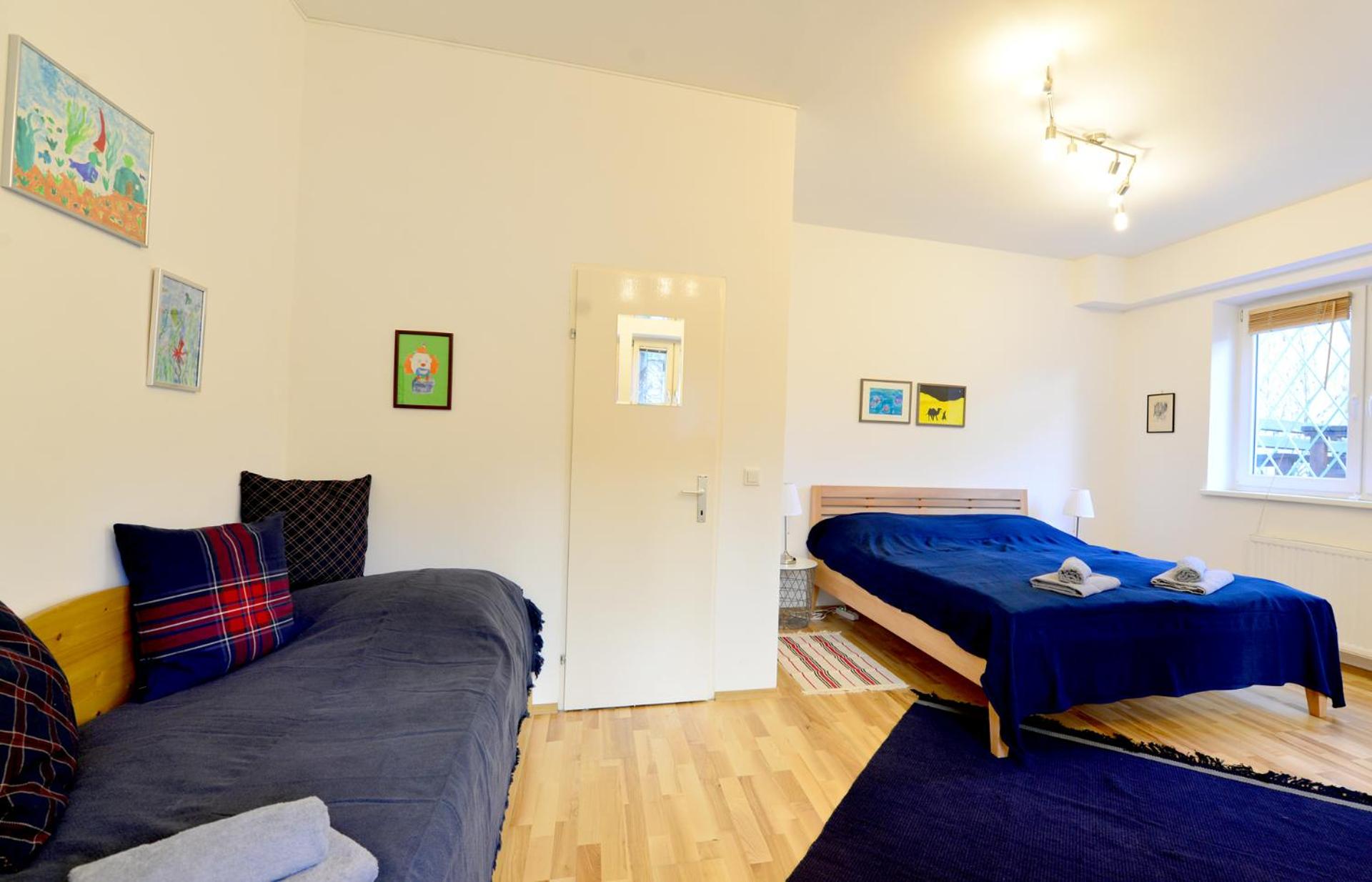 House With Courtyard & Parking Close To Stadtpark