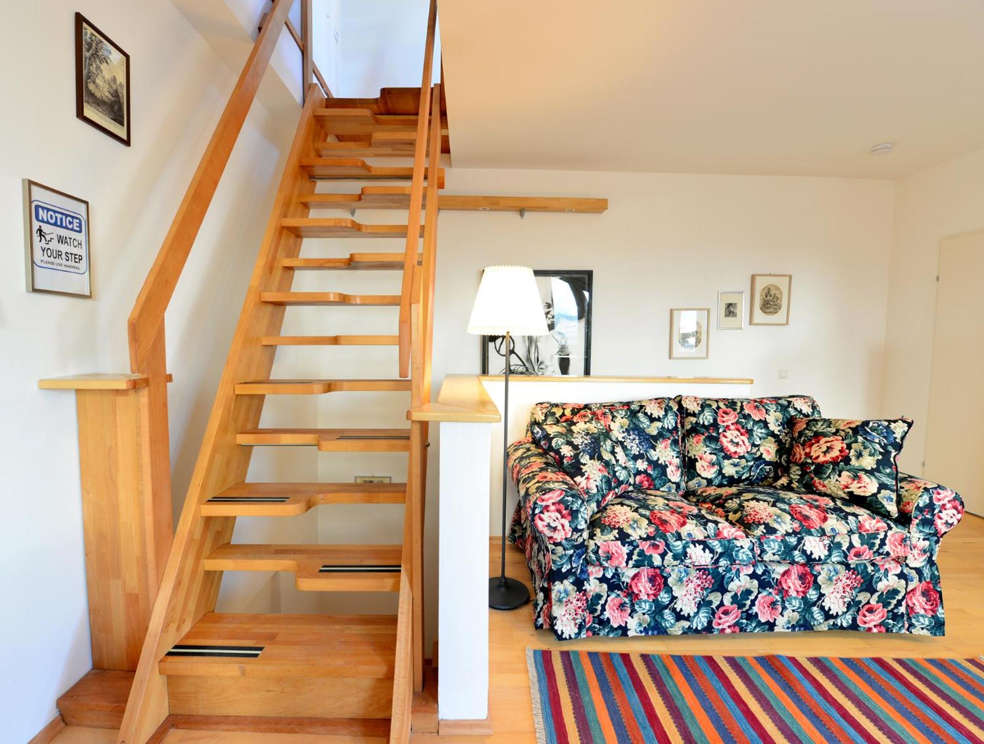 House With Courtyard & Parking Close To Stadtpark
