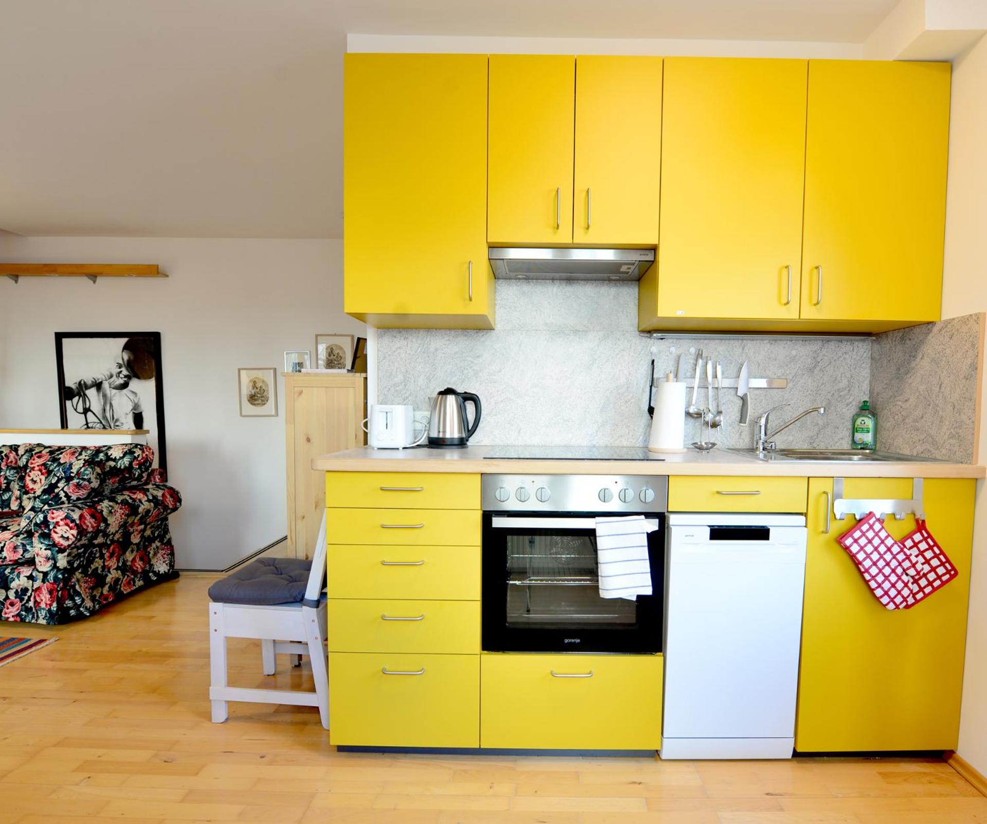House With Courtyard & Parking Close To Stadtpark