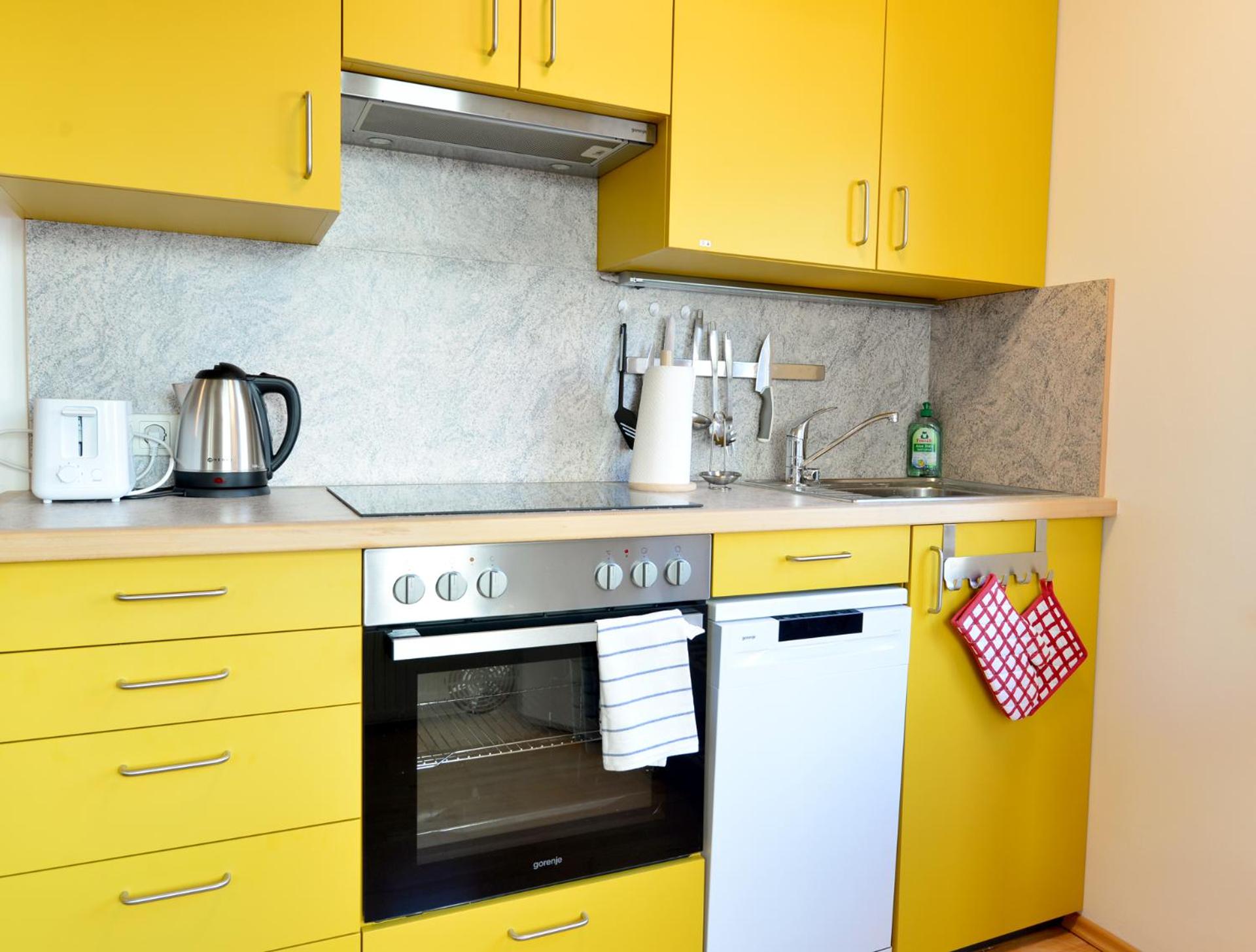 House With Courtyard & Parking Close To Stadtpark