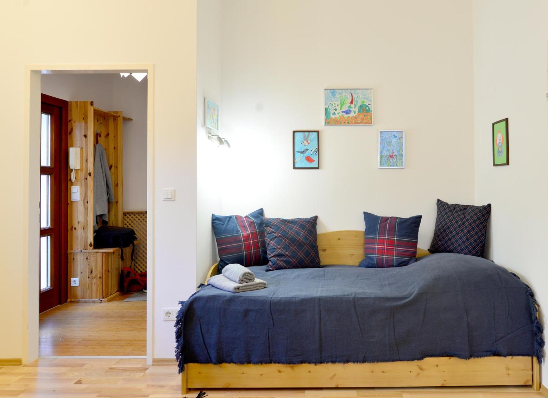 House With Courtyard & Parking Close To Stadtpark
