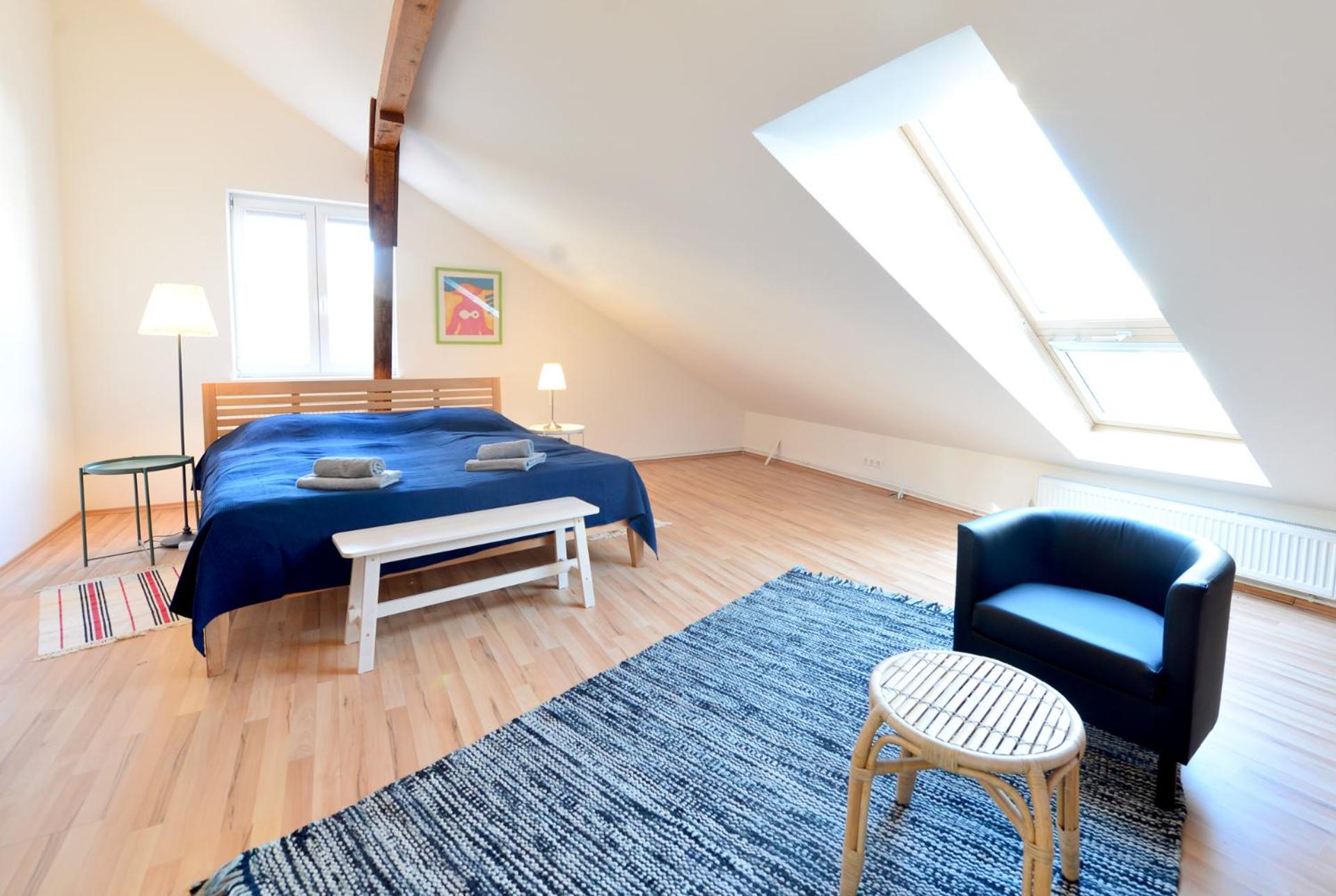 House With Courtyard & Parking Close To Stadtpark