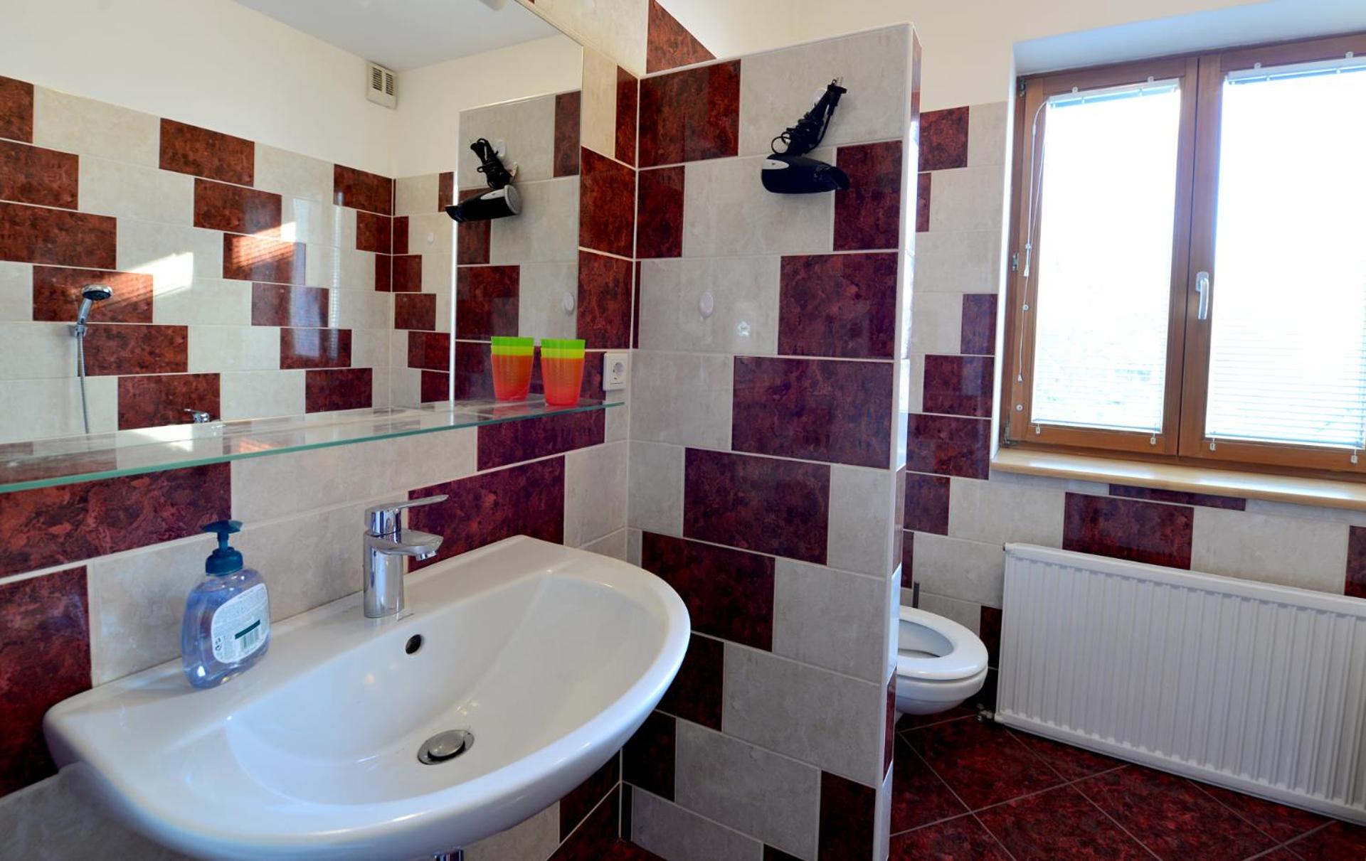 House With Courtyard & Parking Close To Stadtpark