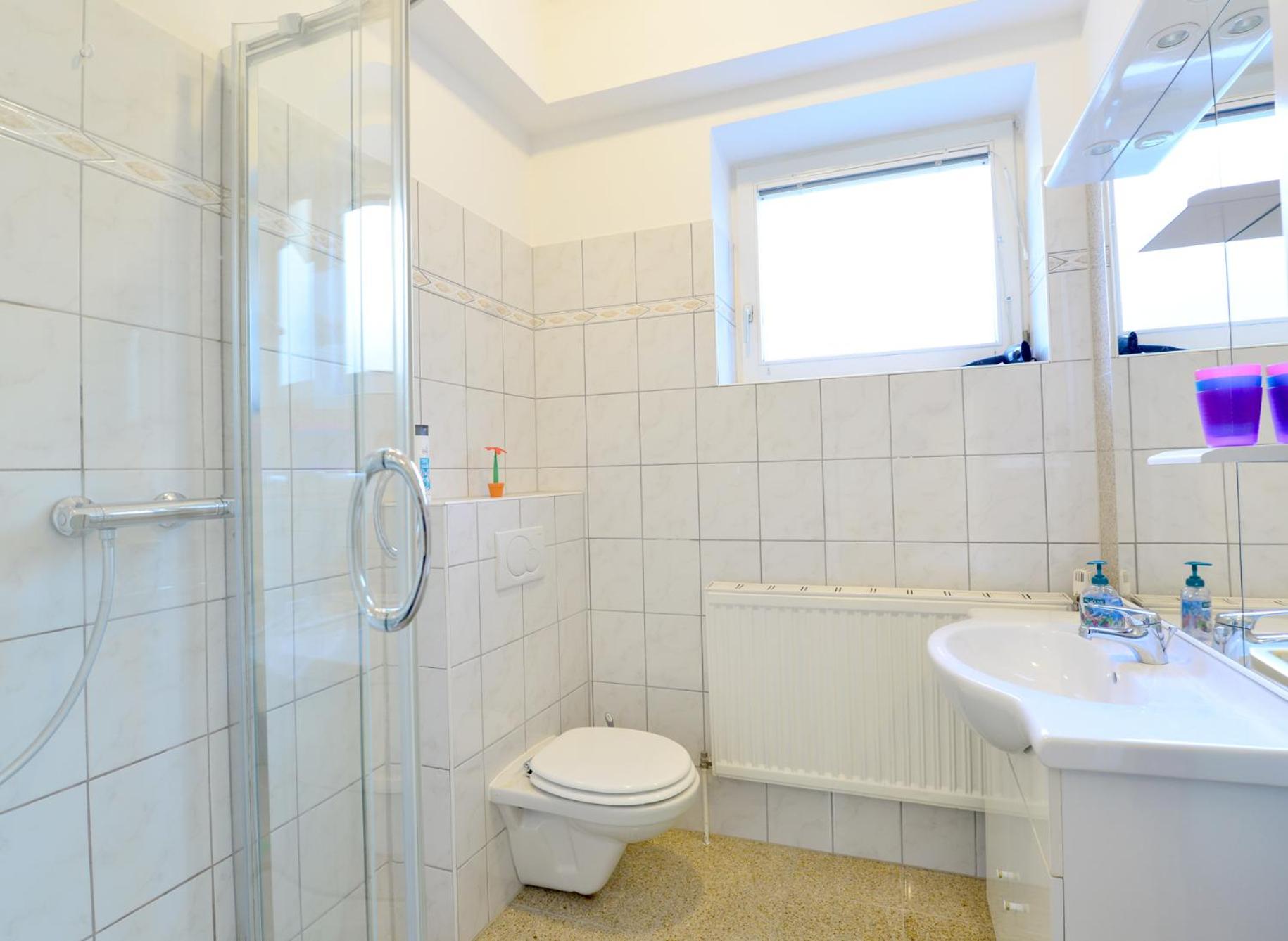 House With Courtyard & Parking Close To Stadtpark