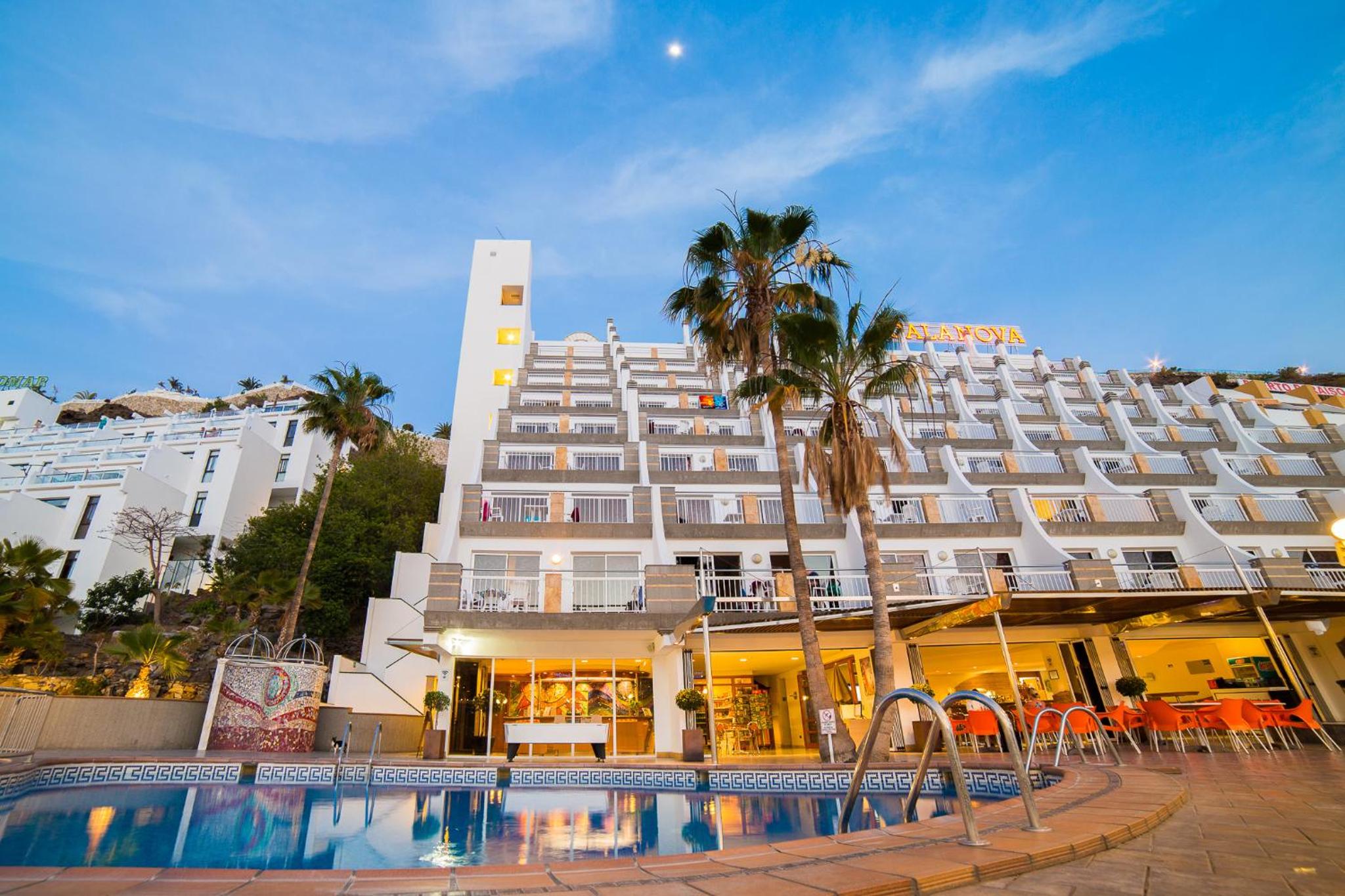 Apartamentos Cabau Cala Nova