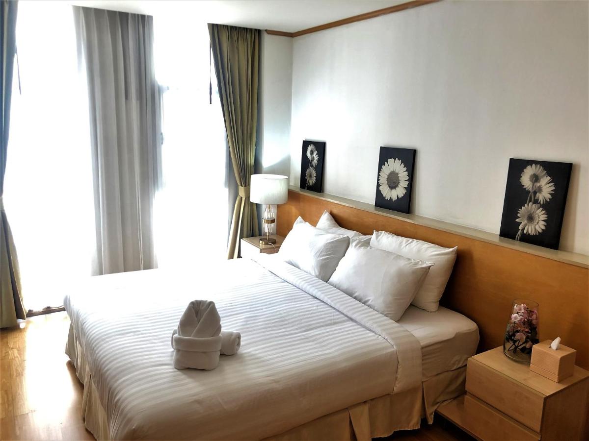 Twin Peaks Sukhumvit Suites
