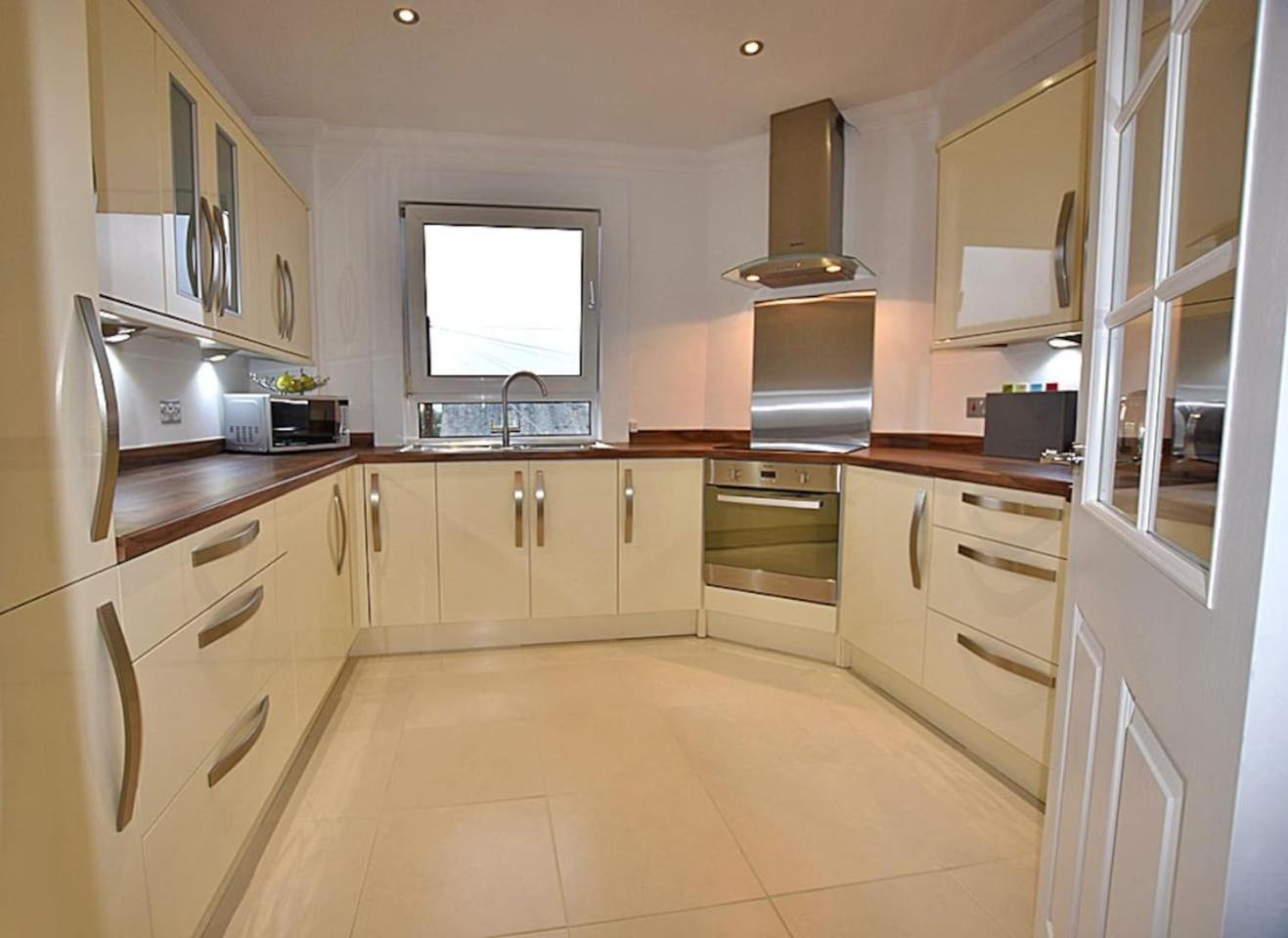 12 Lochiel Road view 4