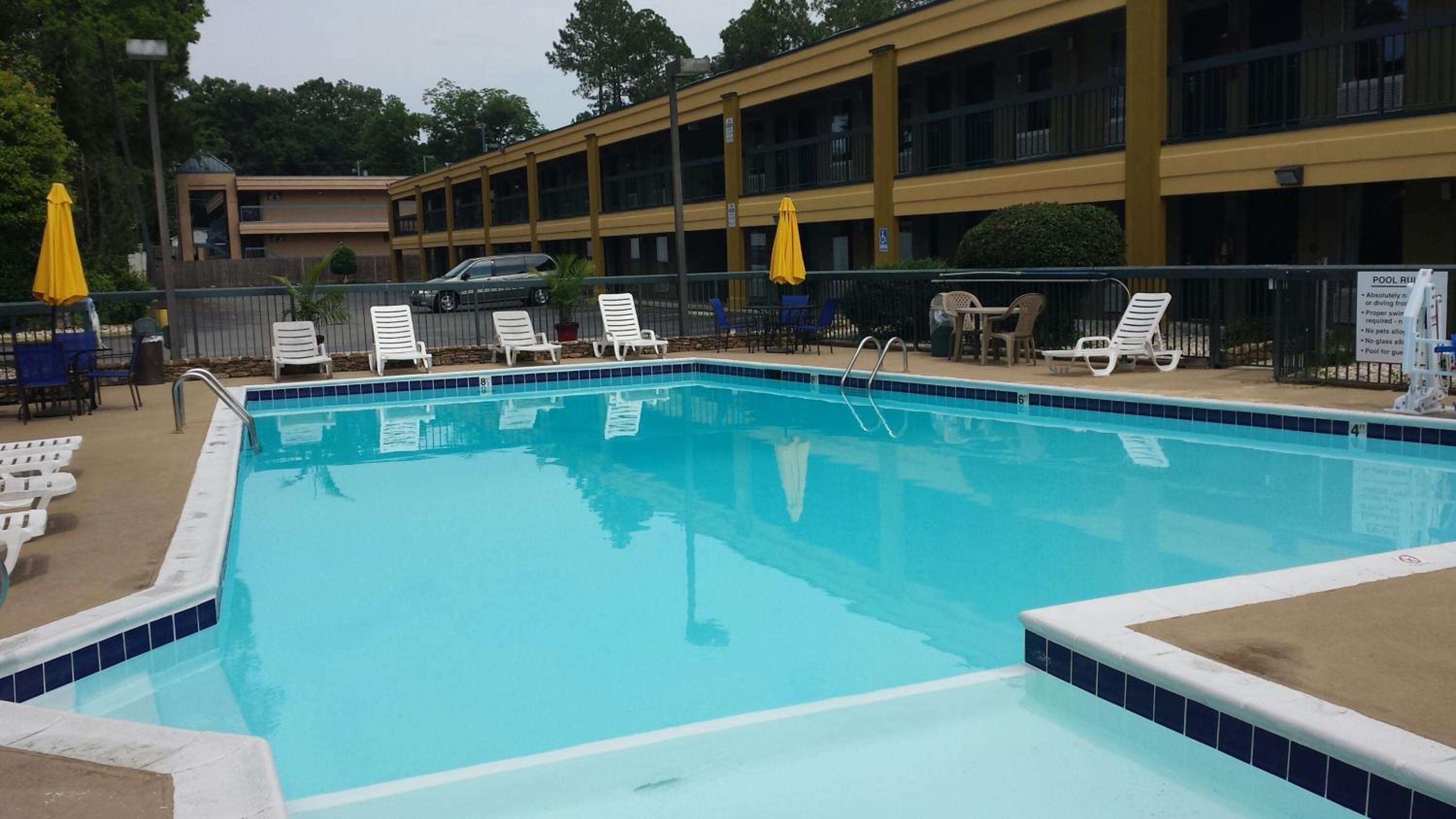 Days Inn by Wyndham Attalla - Property Image 3