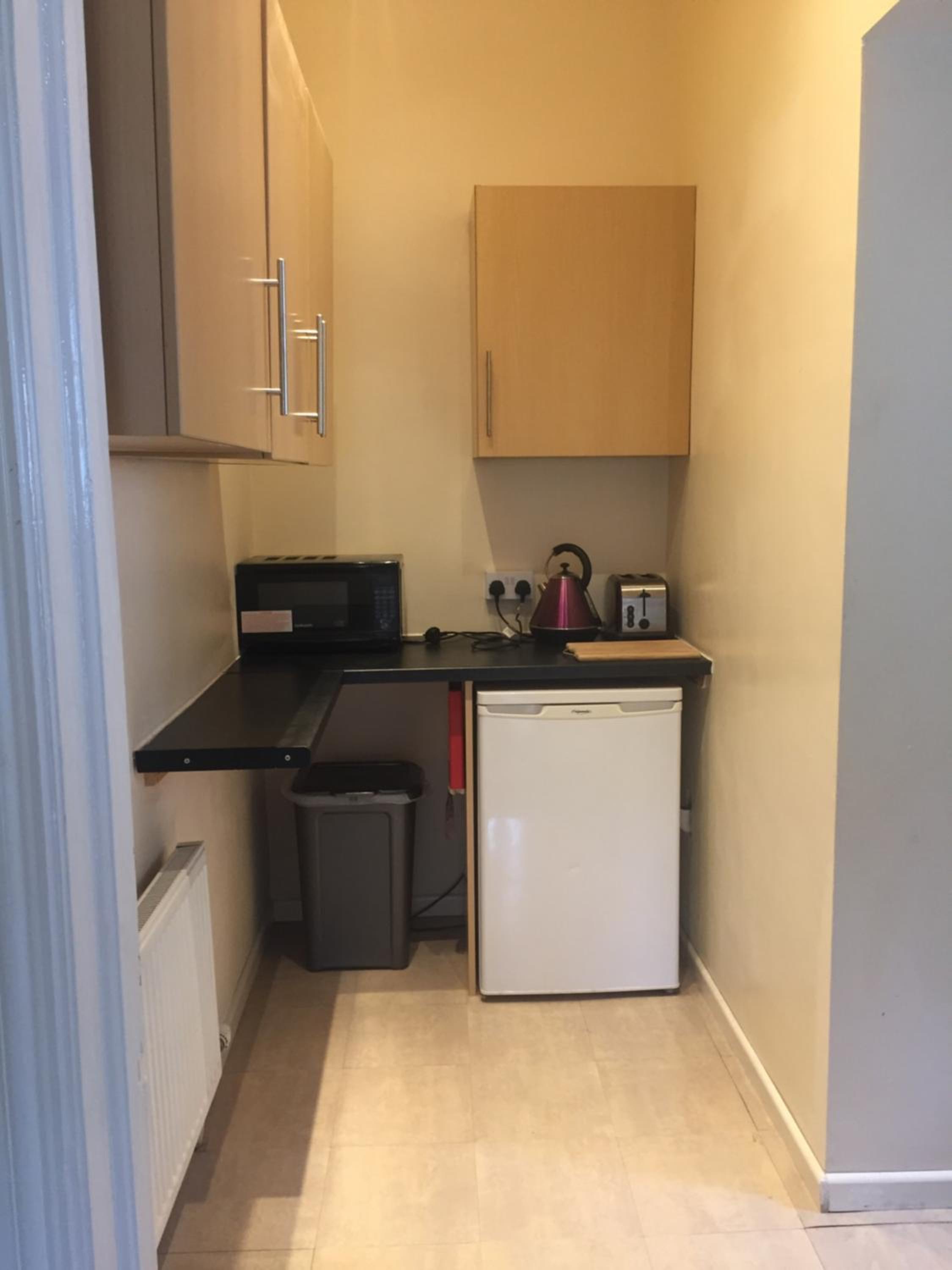 Apartment close to Pavilion gardens view 5