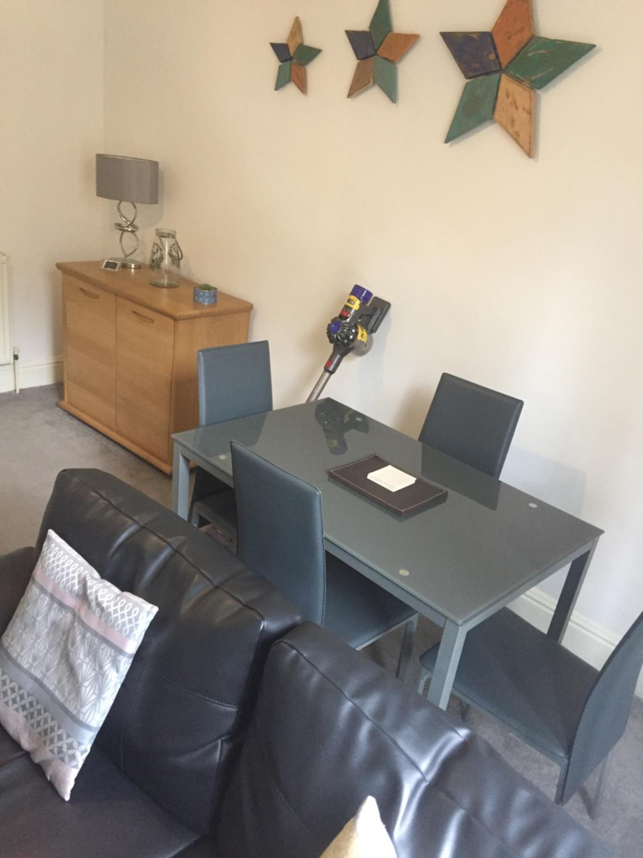 Apartment close to Pavilion gardens view 3
