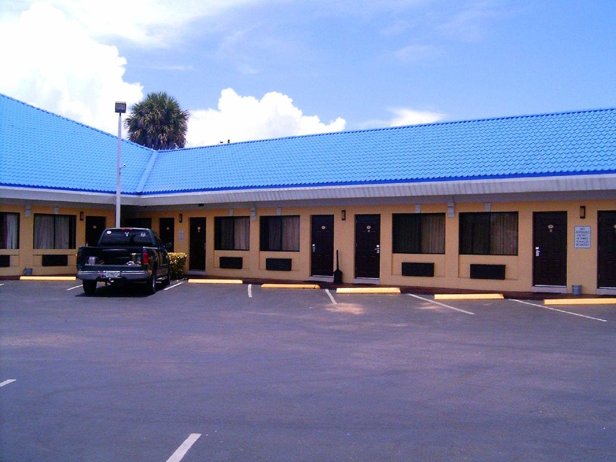 Budget Inn of Okeechobee view 3